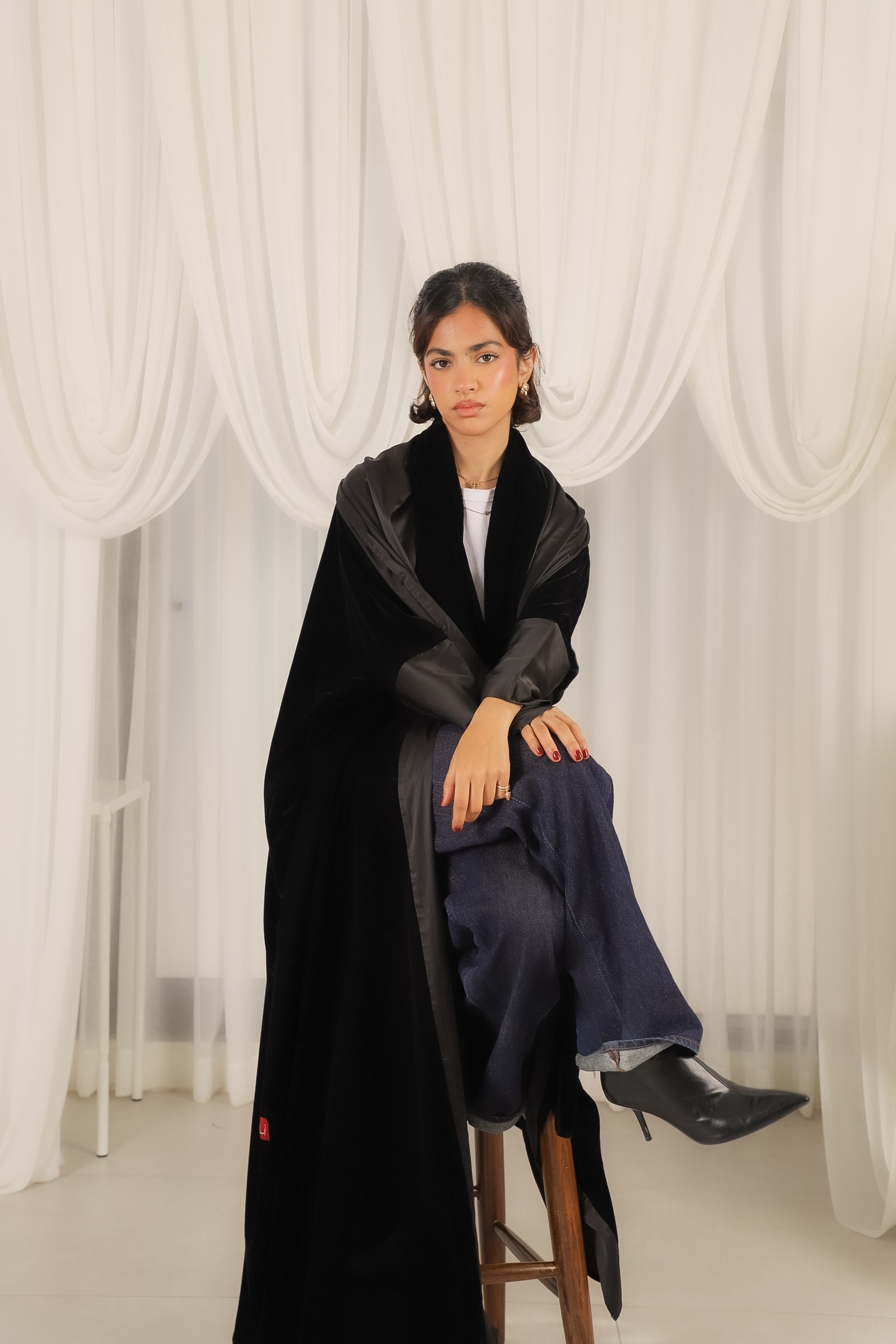 MW645 - Light Crepe Standing with Jacquard Half-Cloche