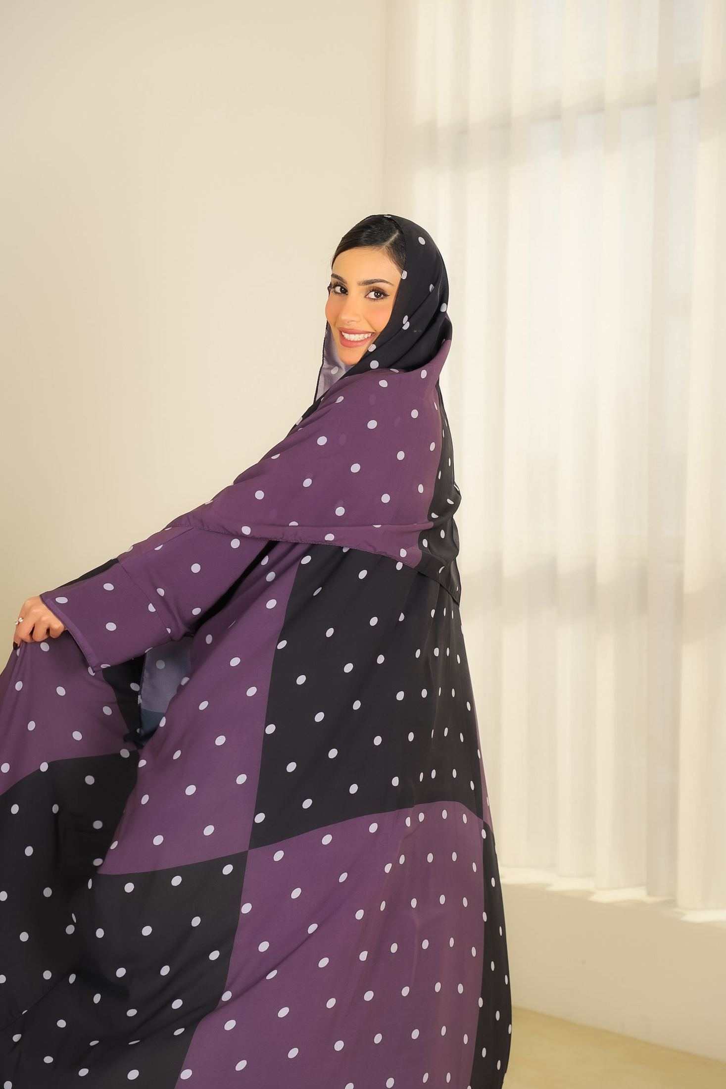 MWT451  - عباية منقطة اسود وبنفسجي - Aya