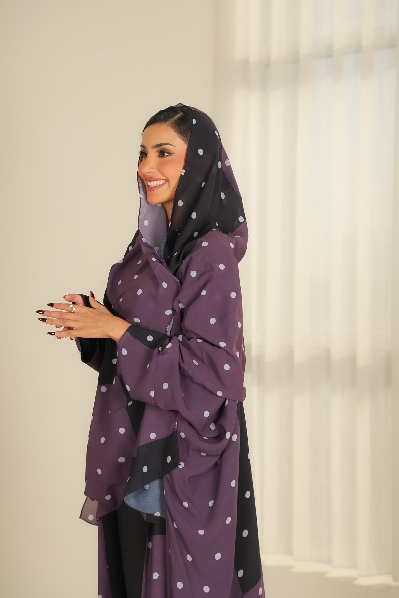 MWT451  - عباية منقطة اسود وبنفسجي - Aya