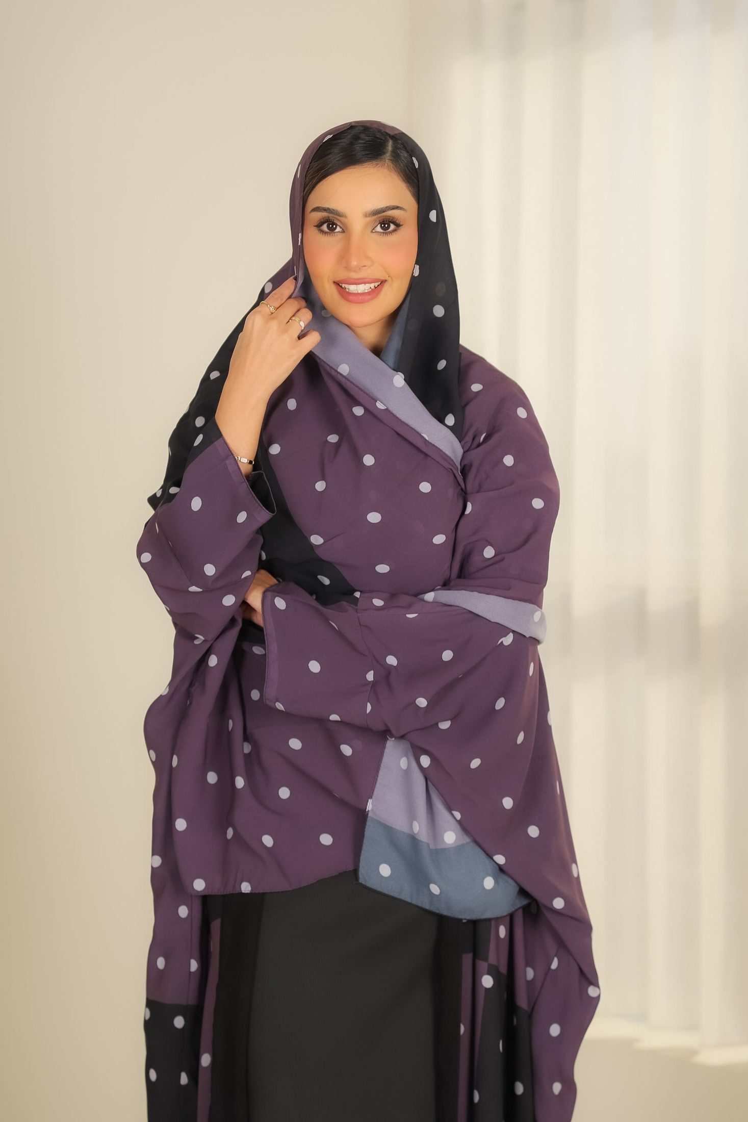 MWT451  - عباية منقطة اسود وبنفسجي - Aya