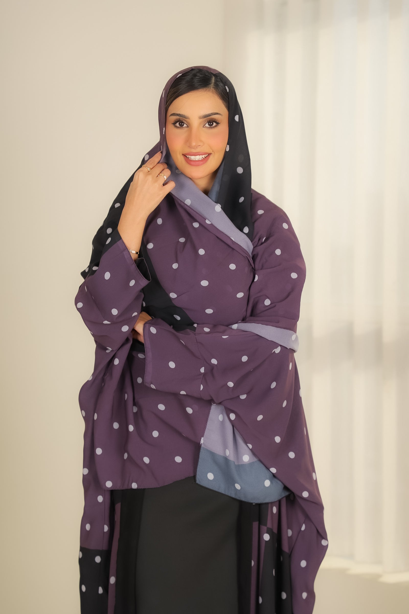 MWT451  - عباية منقطة اسود وبنفسجي - Aya