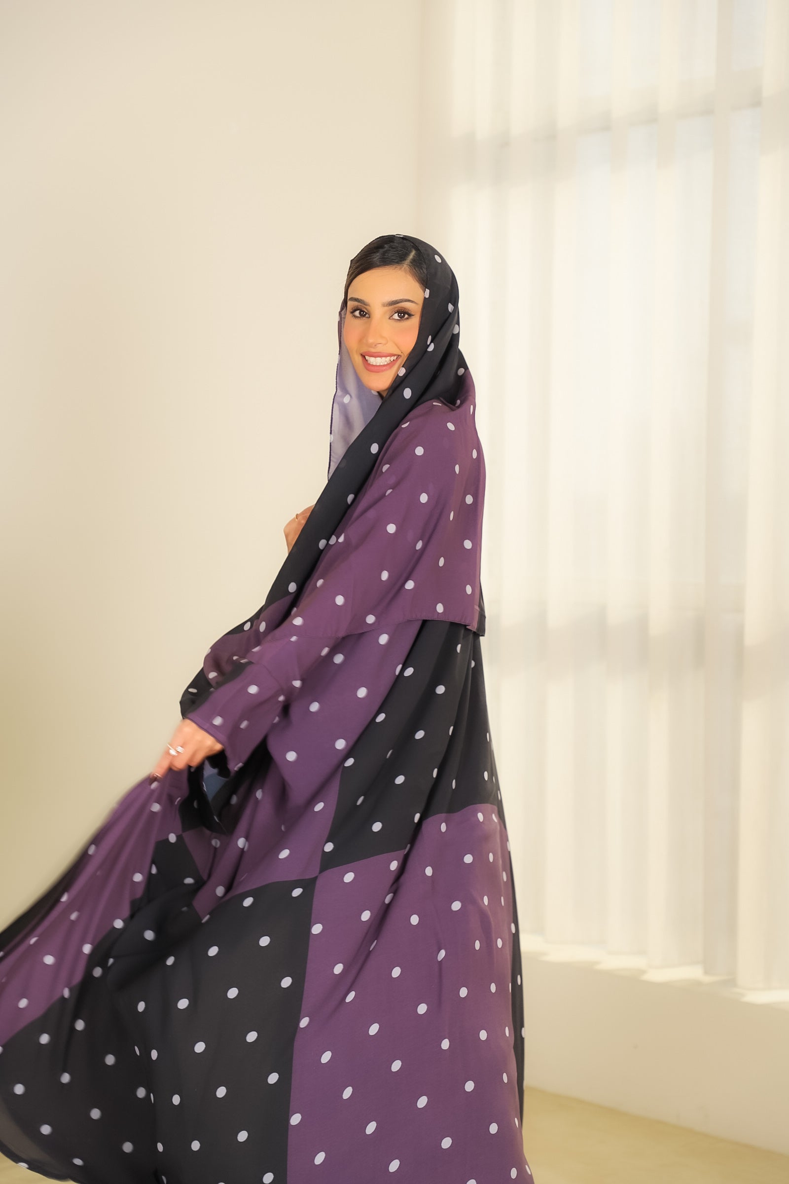 MWT451  - عباية منقطة اسود وبنفسجي - Aya