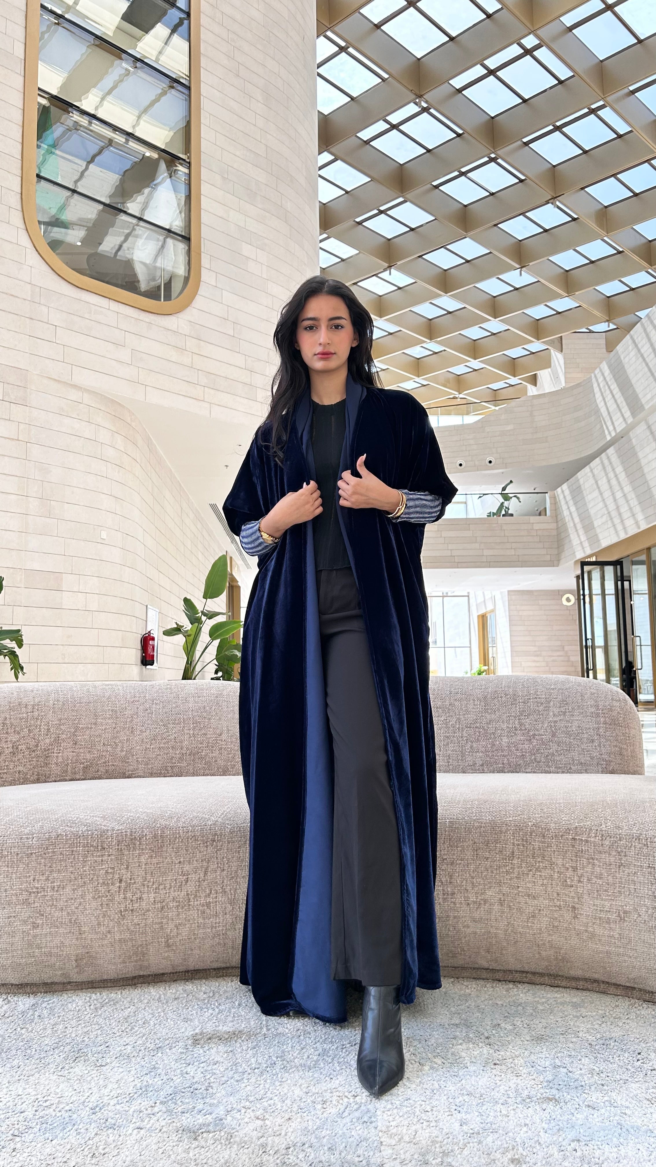 MW645 - Light Crepe Standing with Jacquard Half-Cloche