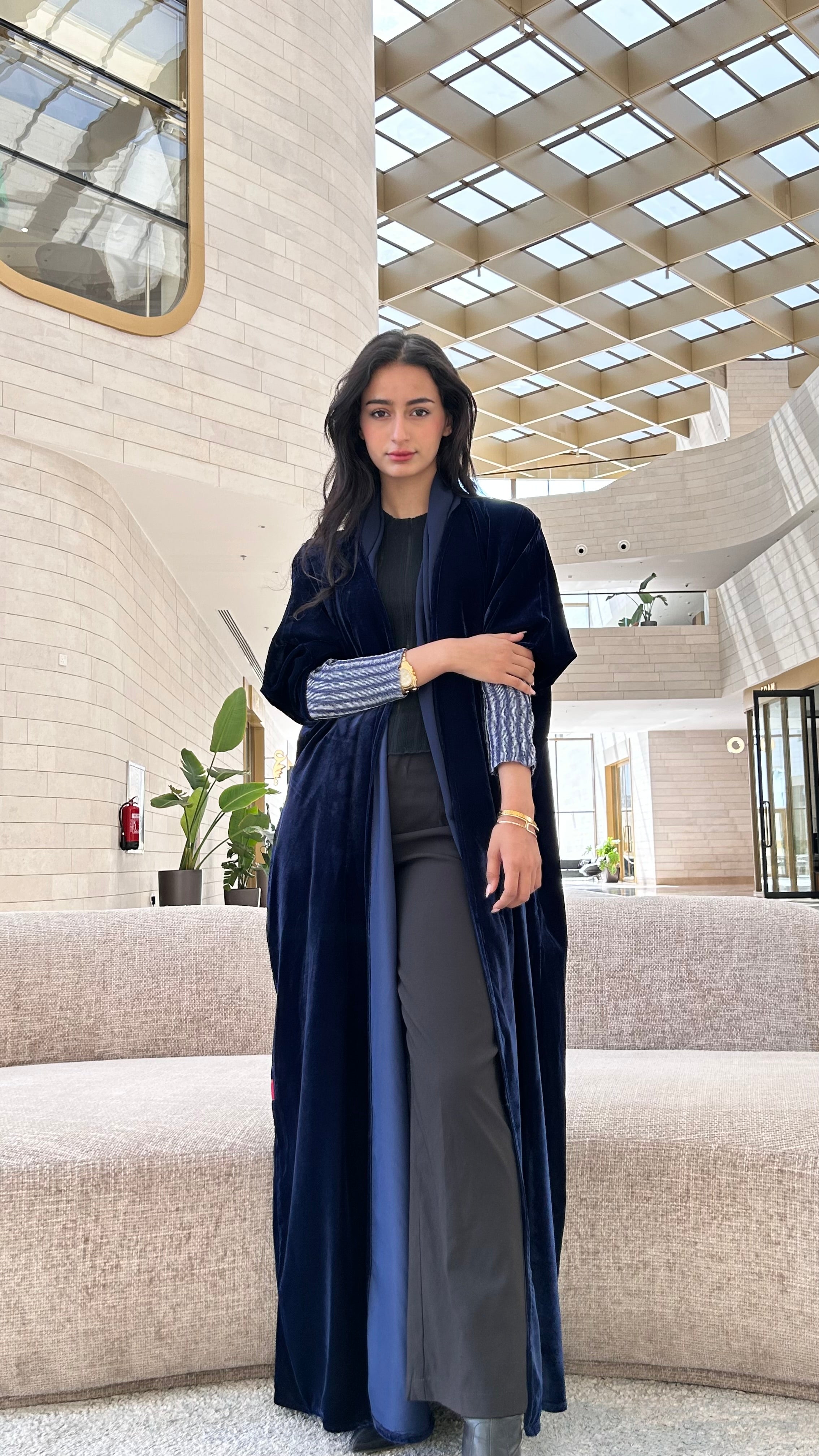 MW645 - Light Crepe Standing with Jacquard Half-Cloche