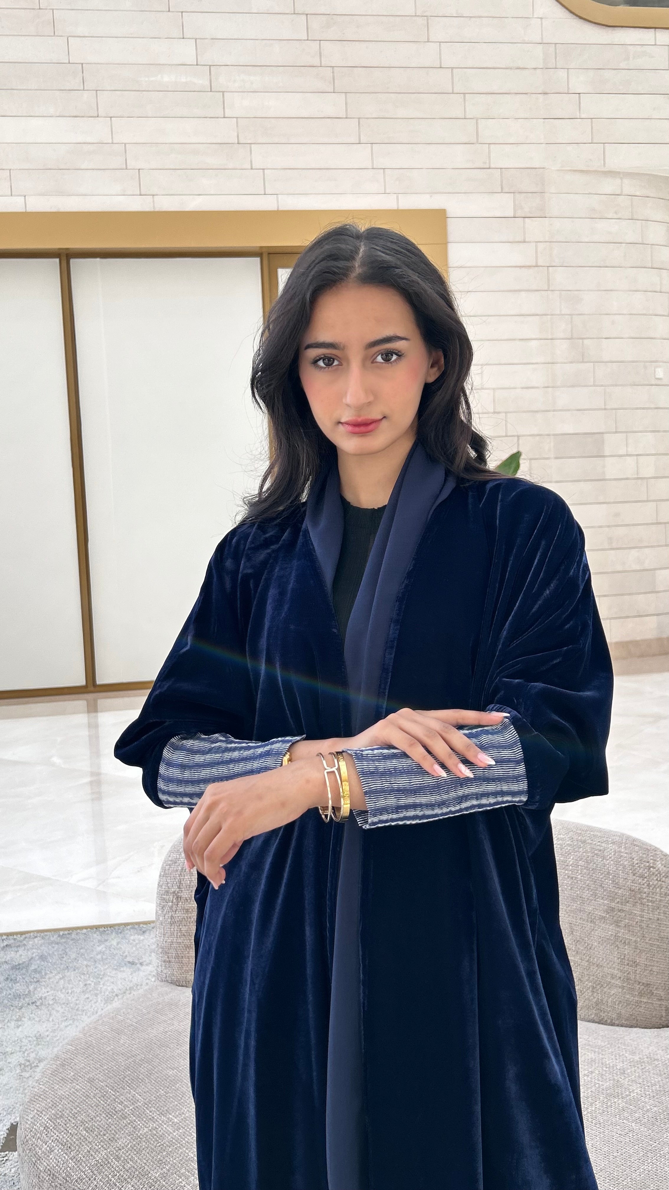 MWT526 - عباية عكحليه بأكمام أسترتش - Aya