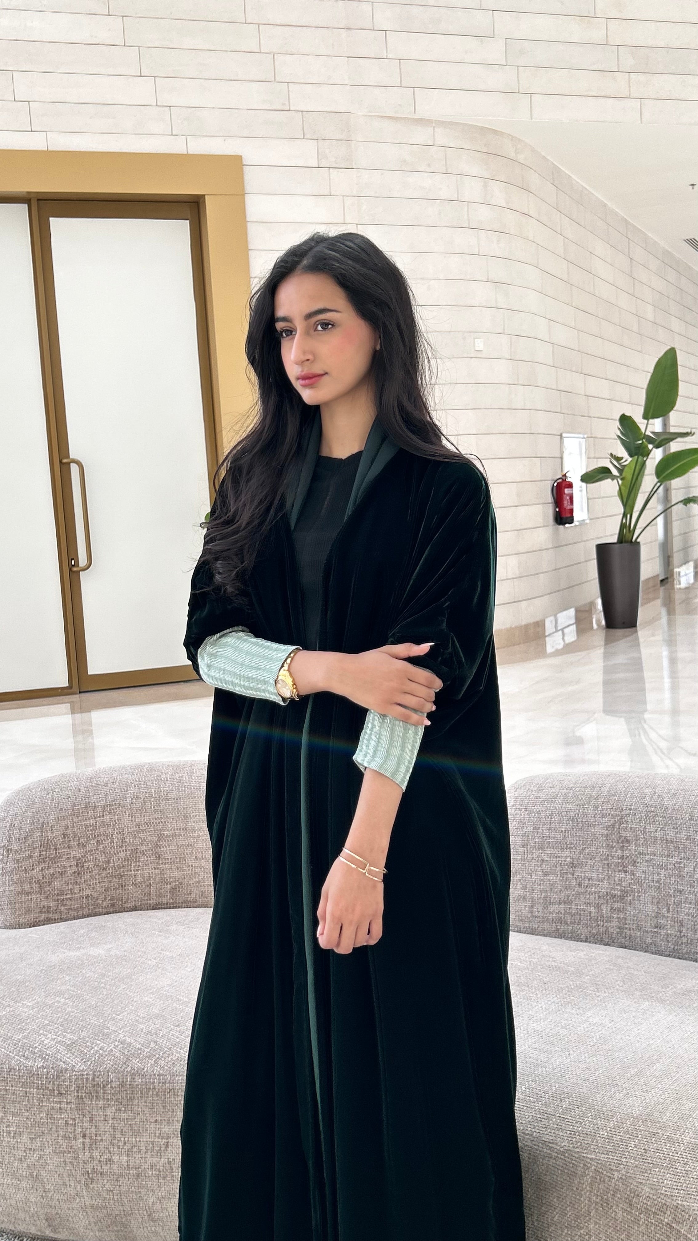 MW645 - Light Crepe Standing with Jacquard Half-Cloche