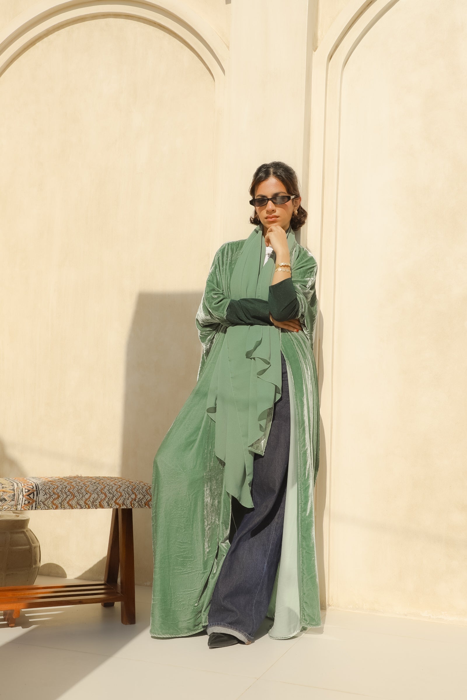 MWT564 - عباية مخمل زيتي فاتح مع أكمام استرتش - Aya