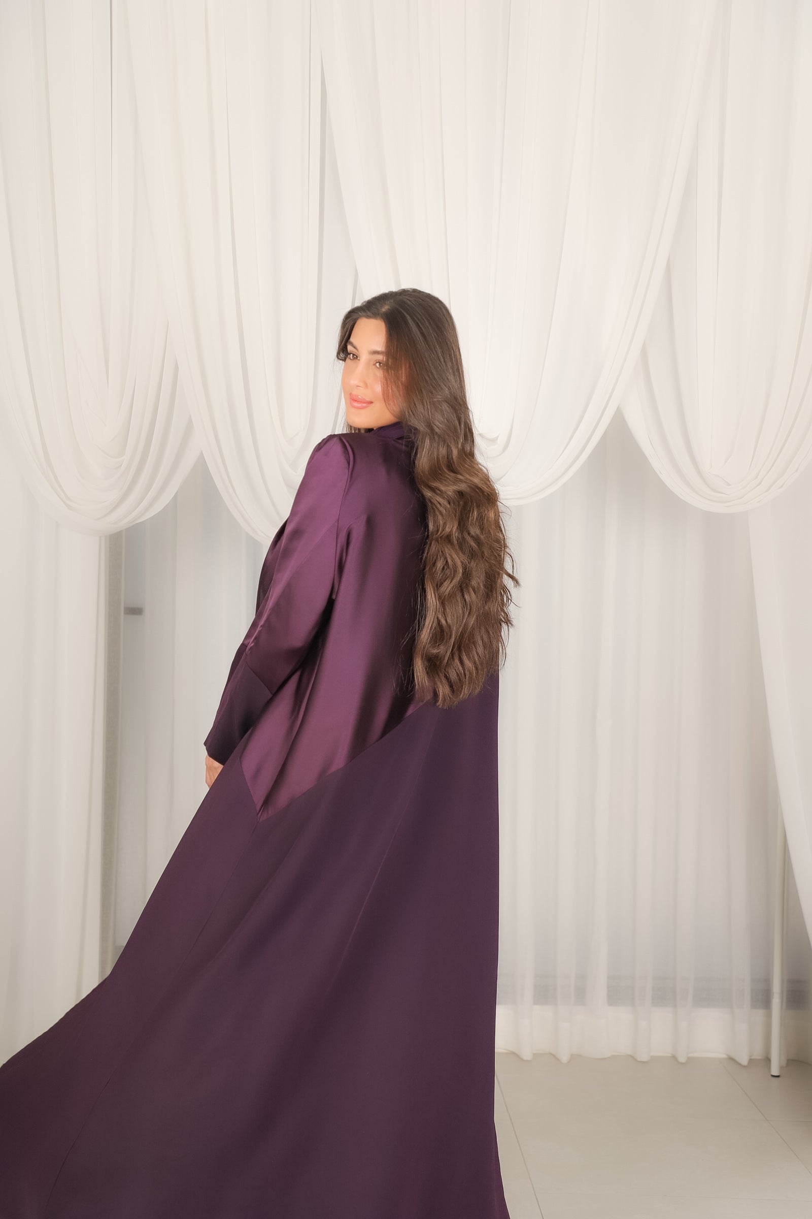 MWT693 - عباية موفي مع تدخيلة ساتان - Aya