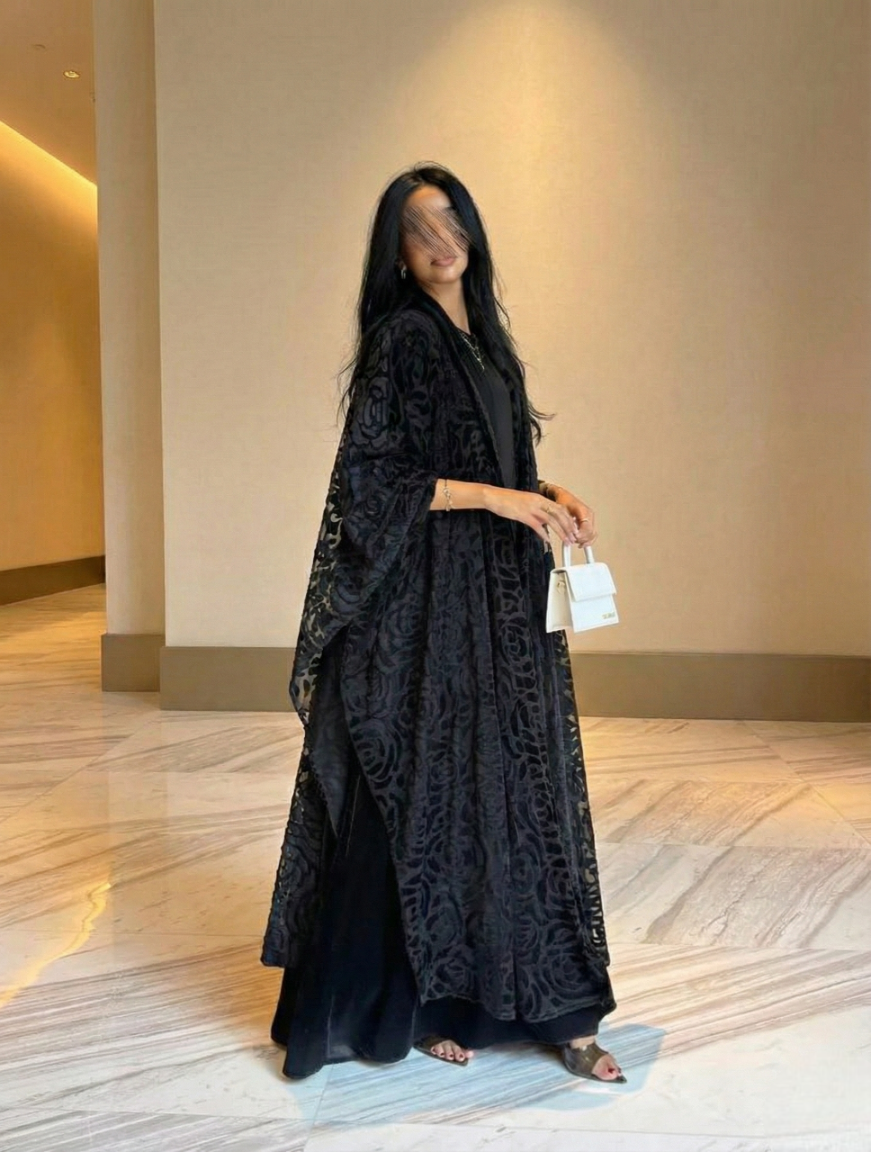 MWT911 - عباية مخمل قصة شال