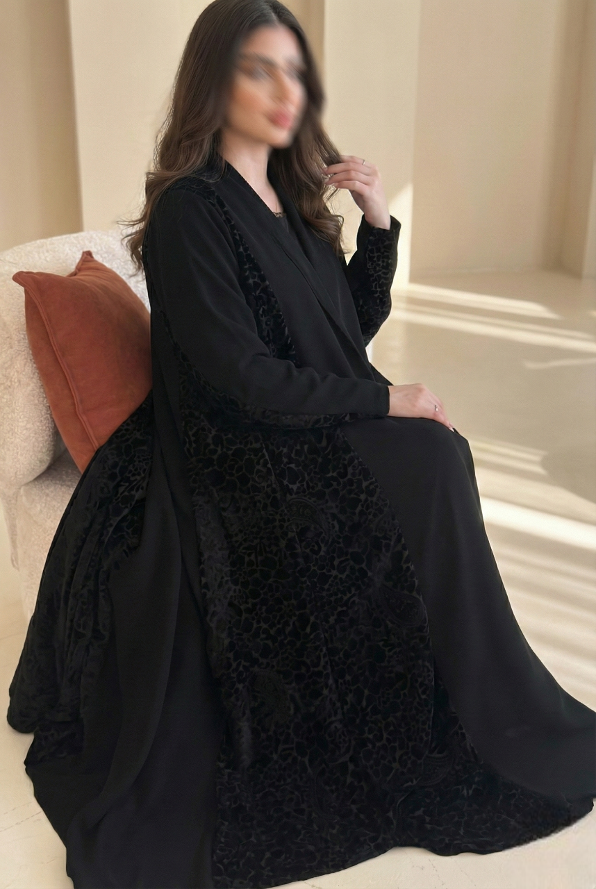 MWT912 - عباية مخمل مع قماش مشجر