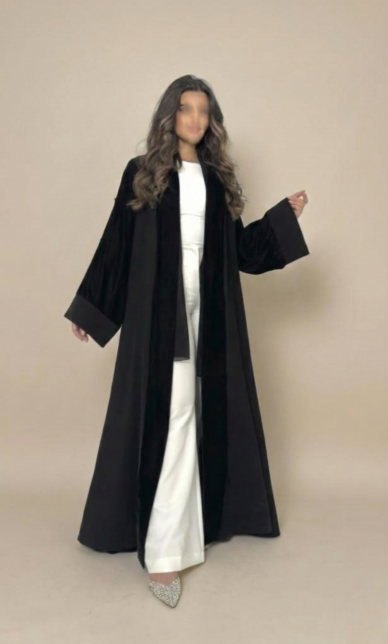 MW645 - Light Crepe Standing with Jacquard Half-Cloche