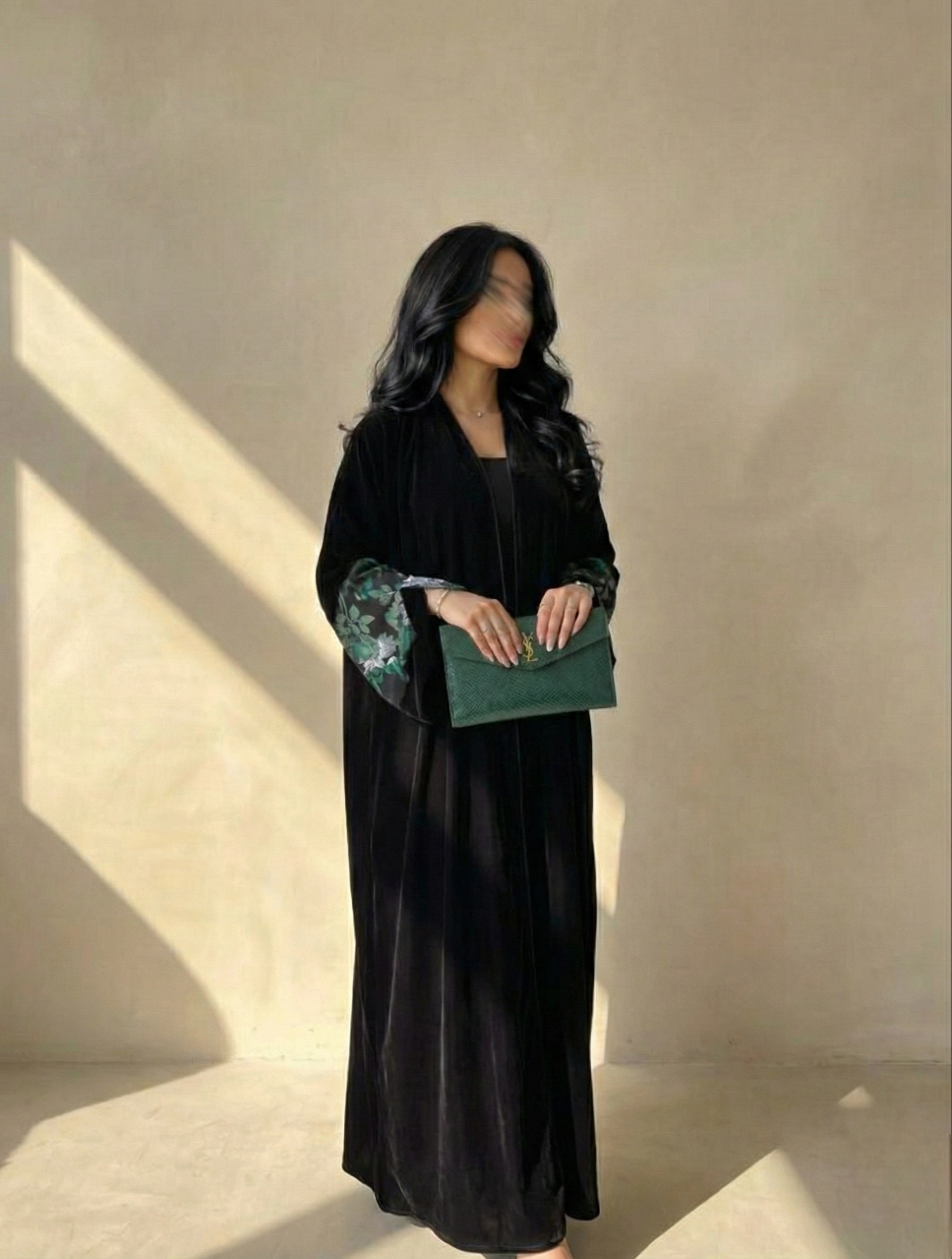 MW645 - Light Crepe Standing with Jacquard Half-Cloche