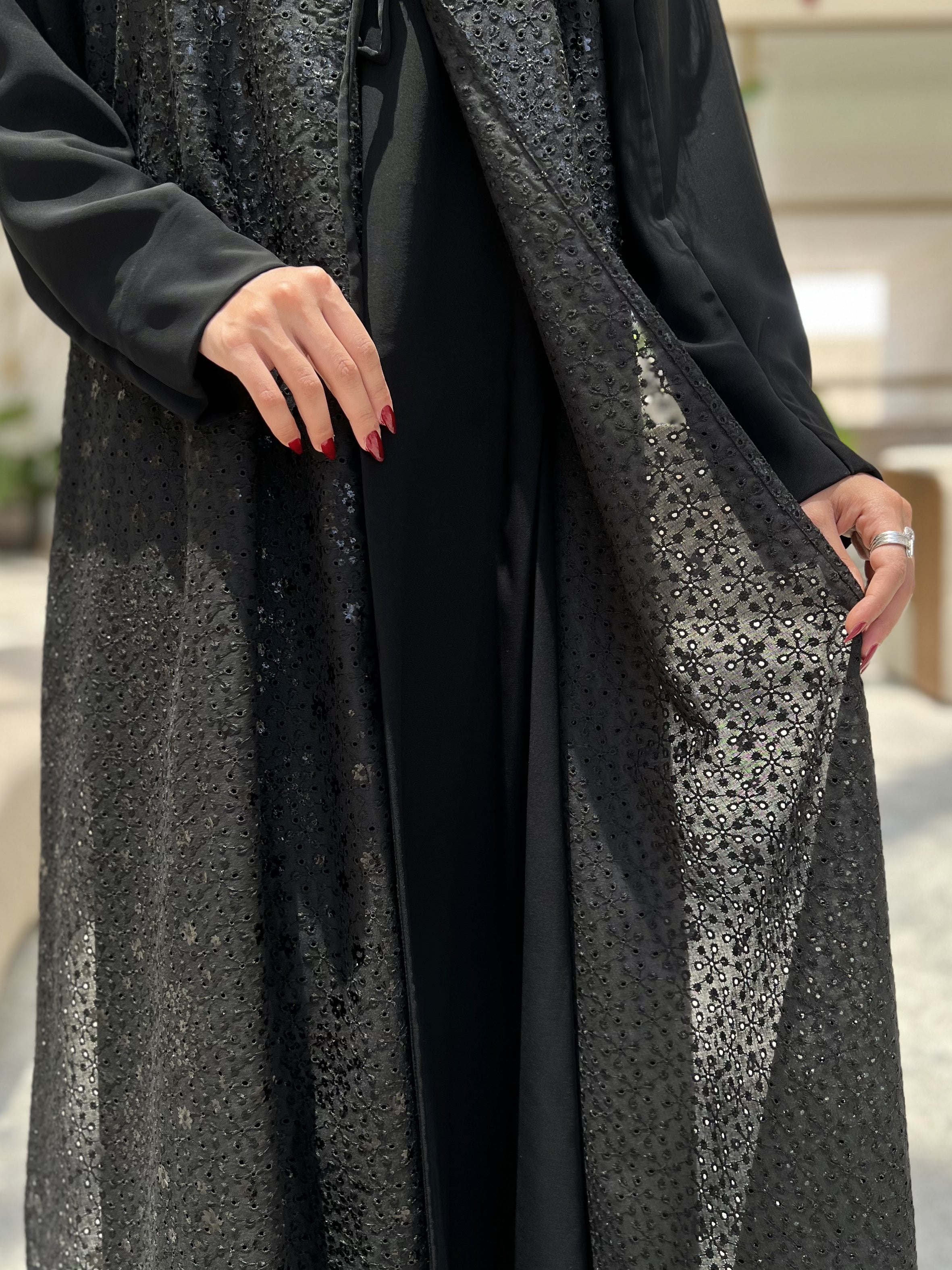 MW1568 -عباية سوداء بكاب جاكار منفصل | Black Abaya with Detached Jacquard Cape - Aya