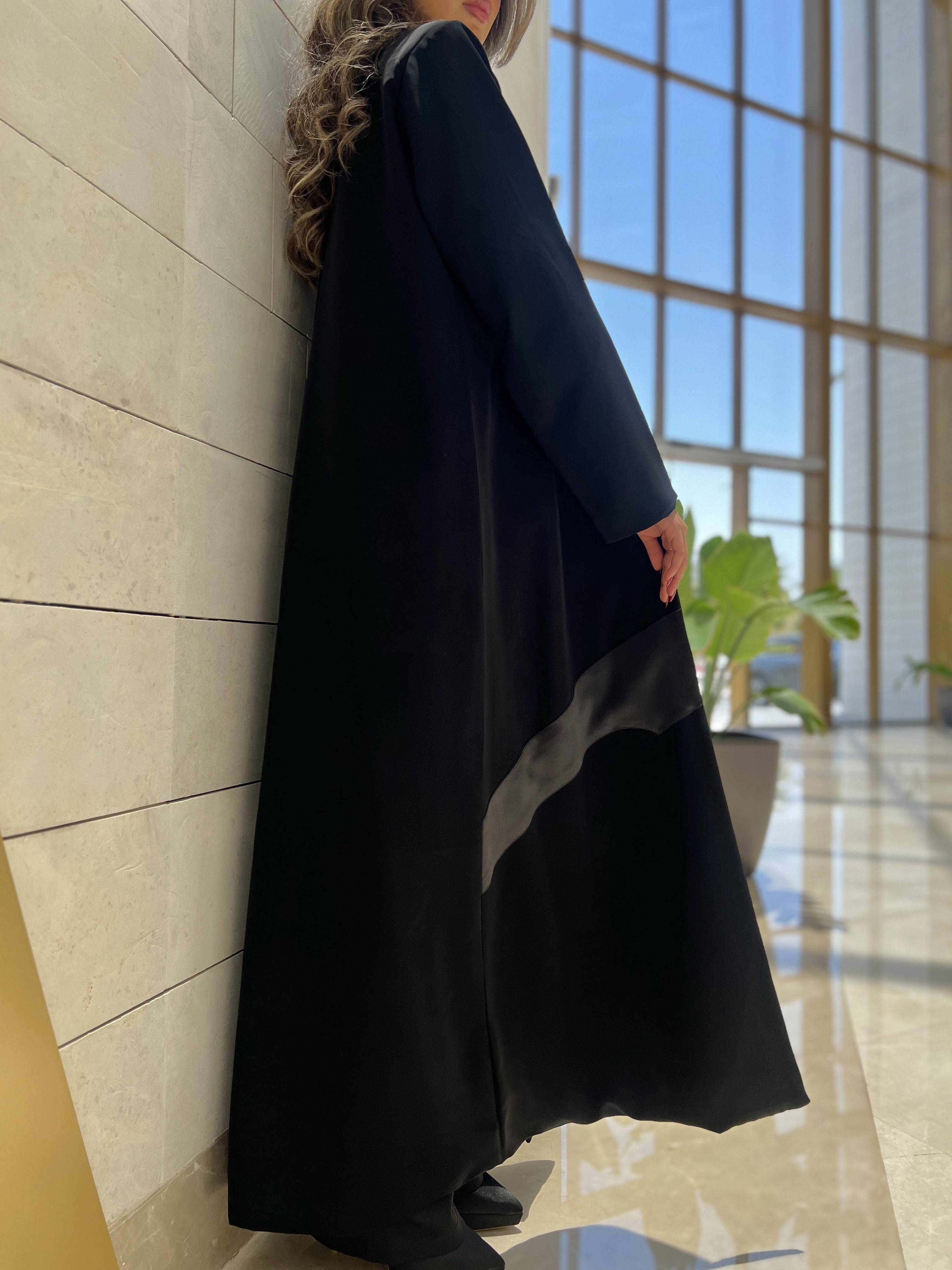 MW645 - Light Crepe Standing with Jacquard Half-Cloche