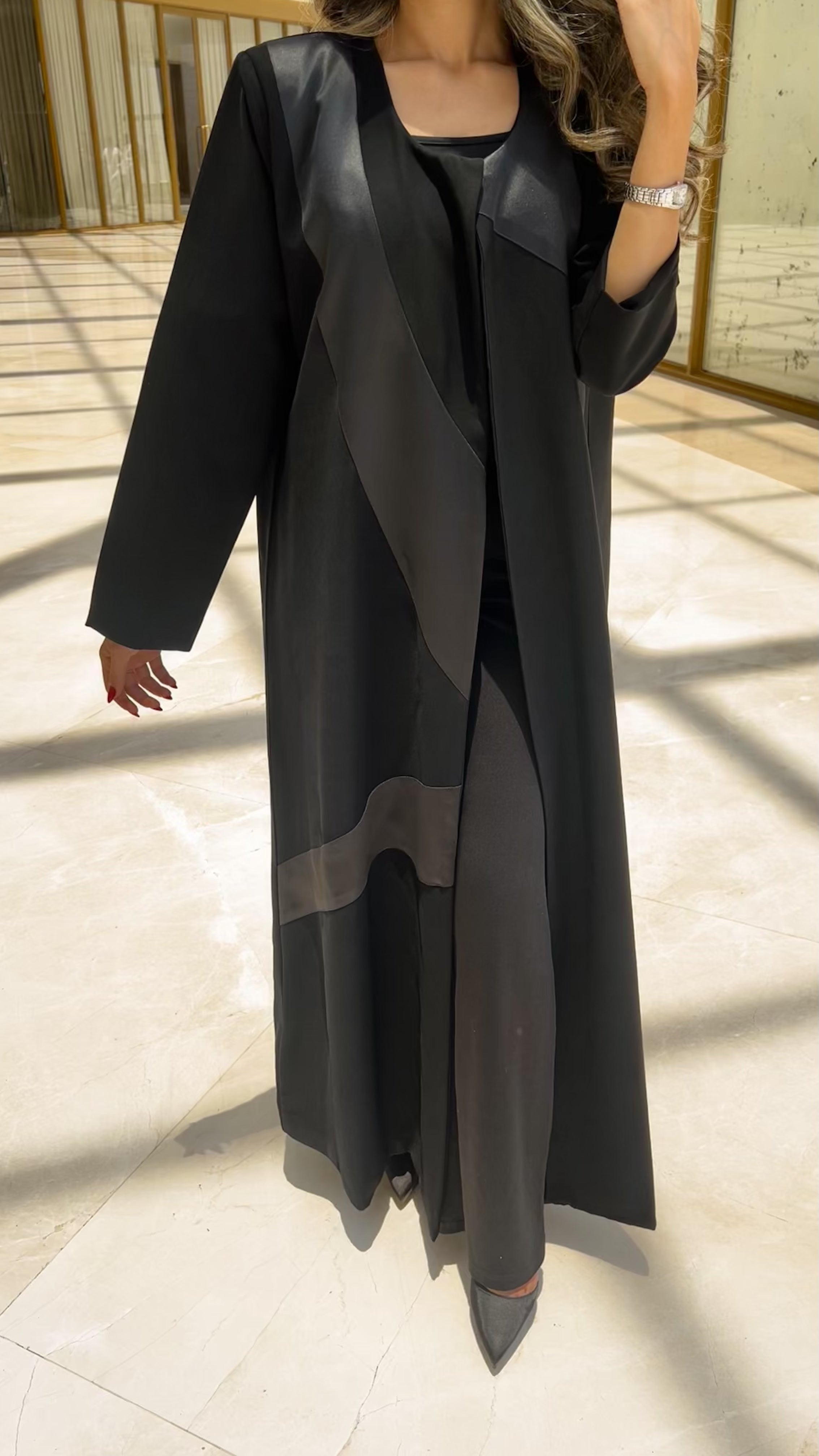 MW645 - Light Crepe Standing with Jacquard Half-Cloche