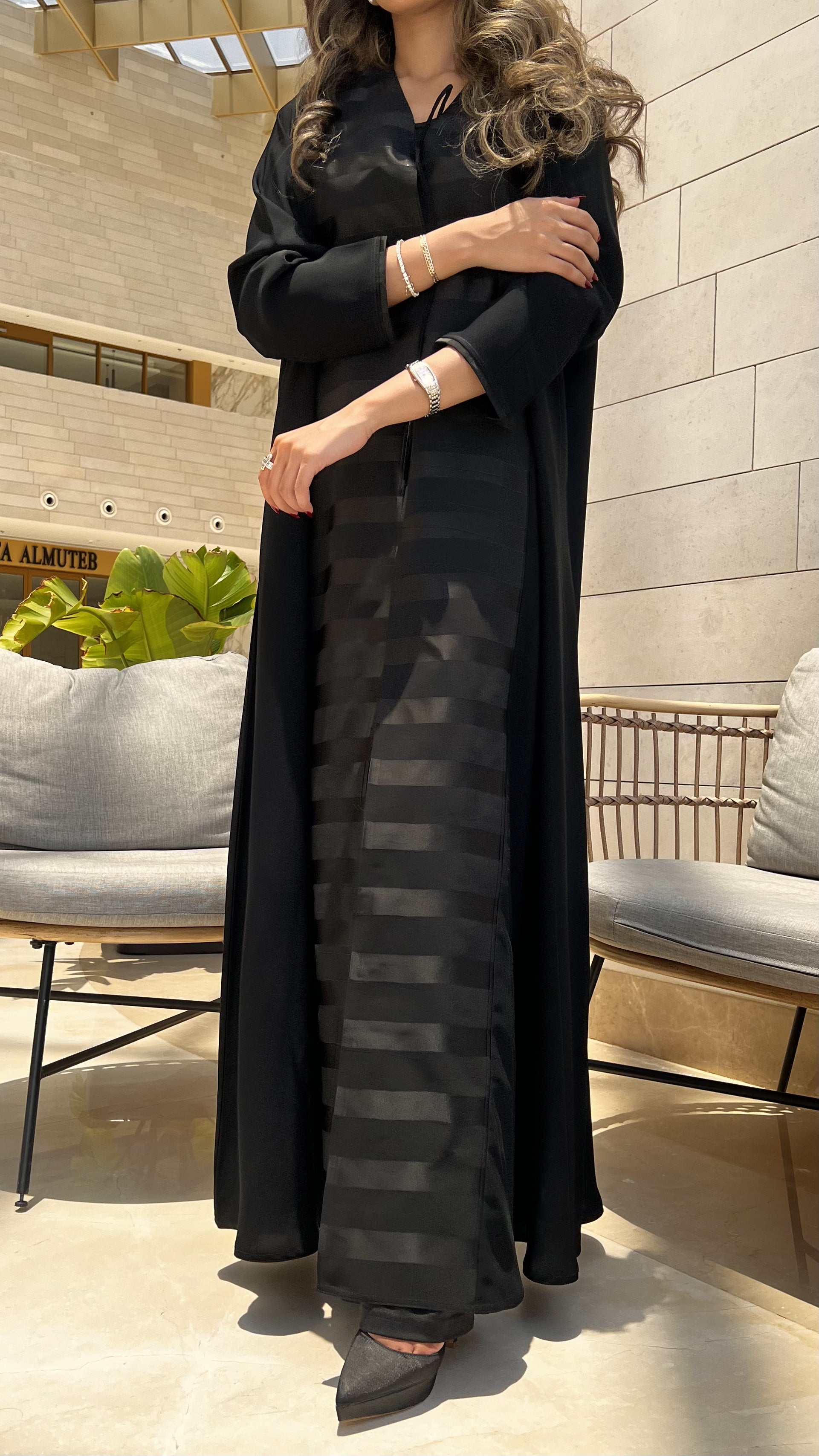 MW1571 -عباية كريب ملكي مع حرير وربطة | Royal Crepe Abaya with Silk Tie Detail - Aya