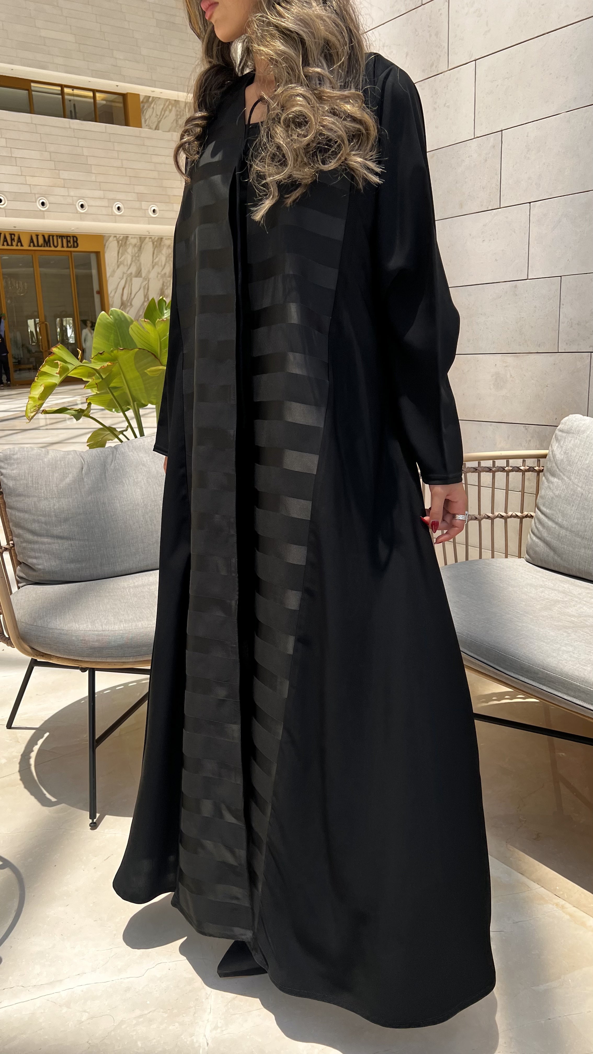 MW1571 -عباية كريب ملكي مع حرير وربطة | Royal Crepe Abaya with Silk Tie Detail - Aya