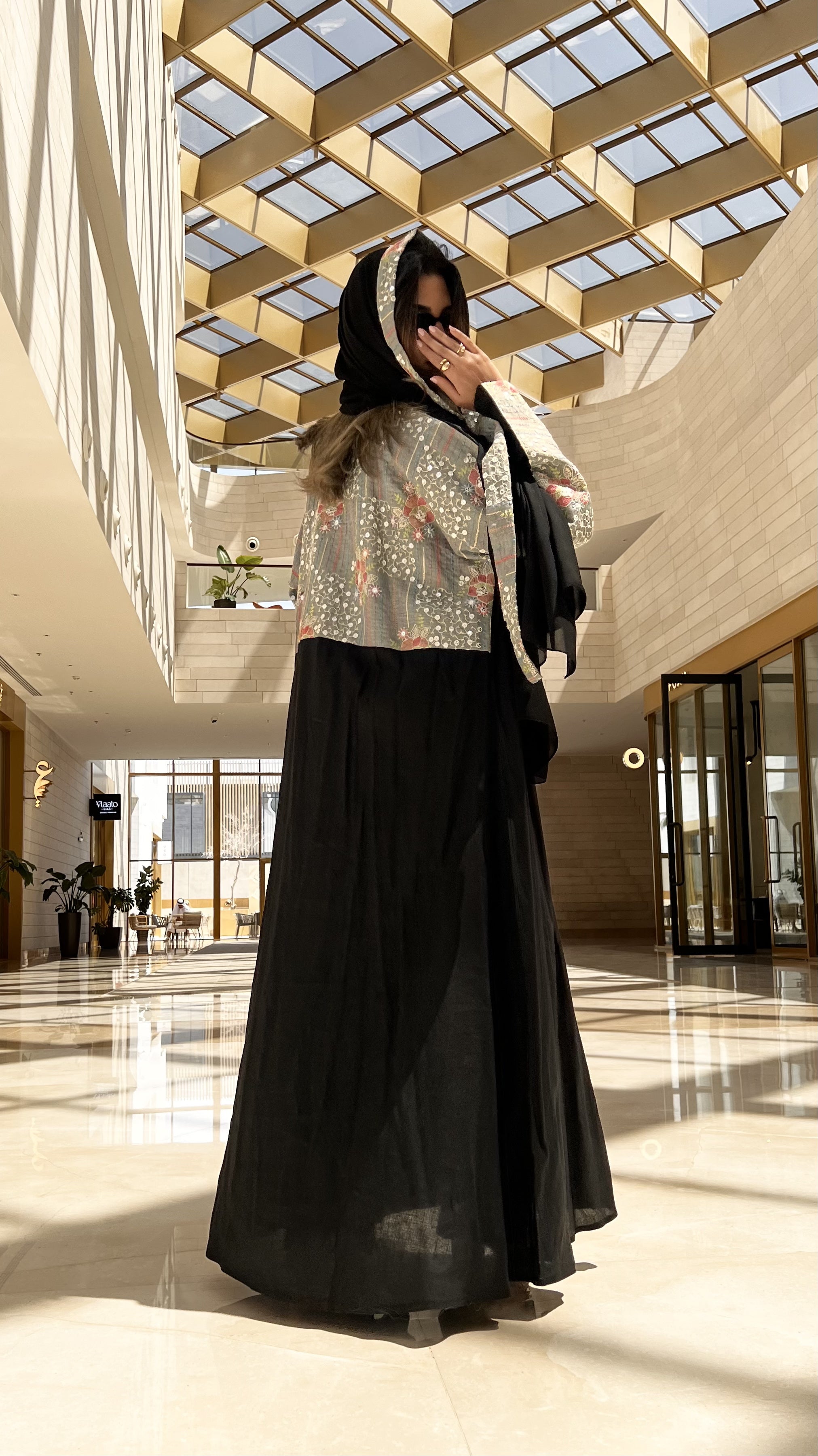 MW645 - Light Crepe Standing with Jacquard Half-Cloche