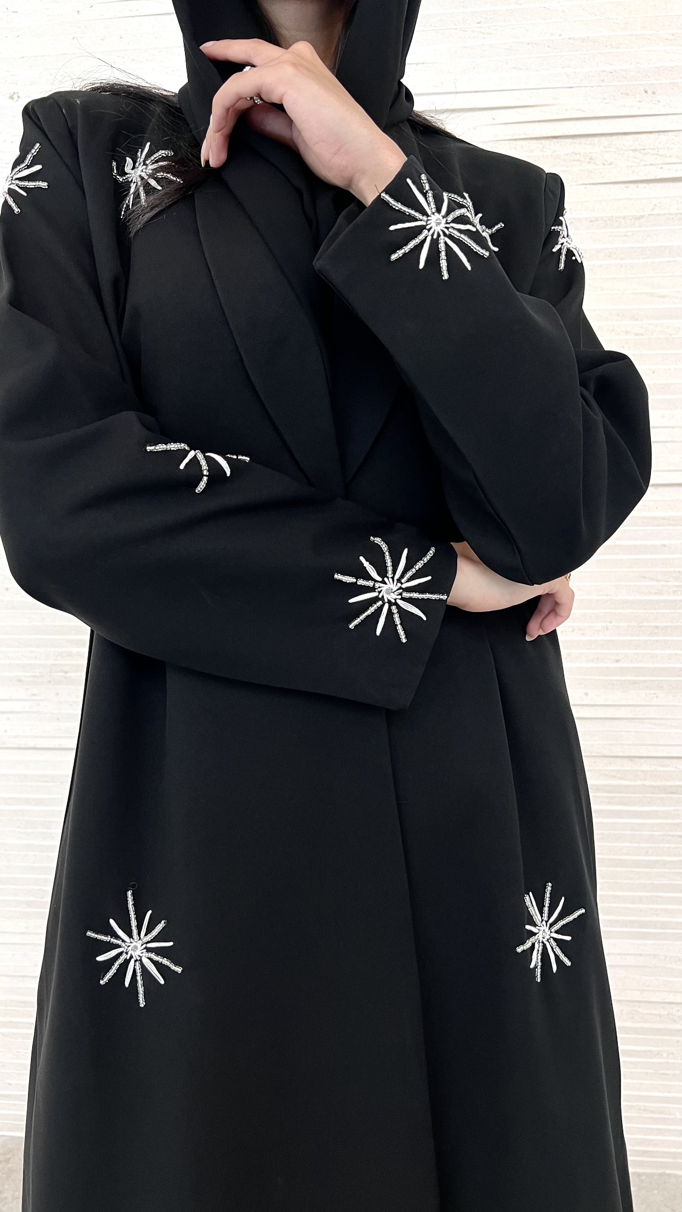 MW645 - Light Crepe Standing with Jacquard Half-Cloche