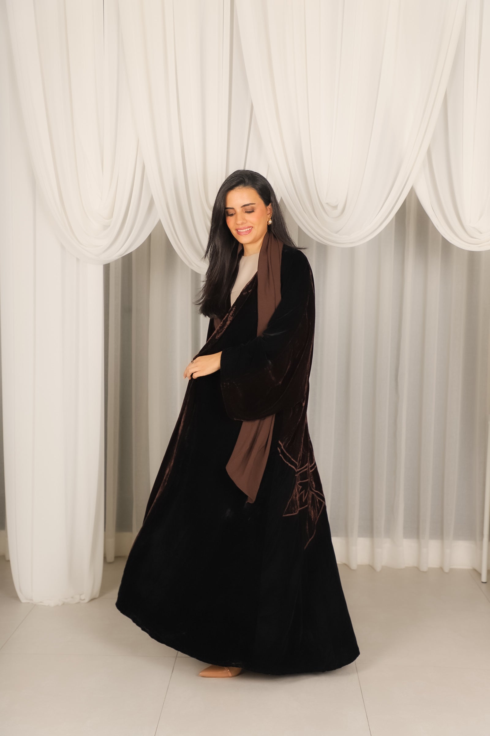 MW1754 - عباية بني مخمل مع اضافة تطريز يدوي - Aya