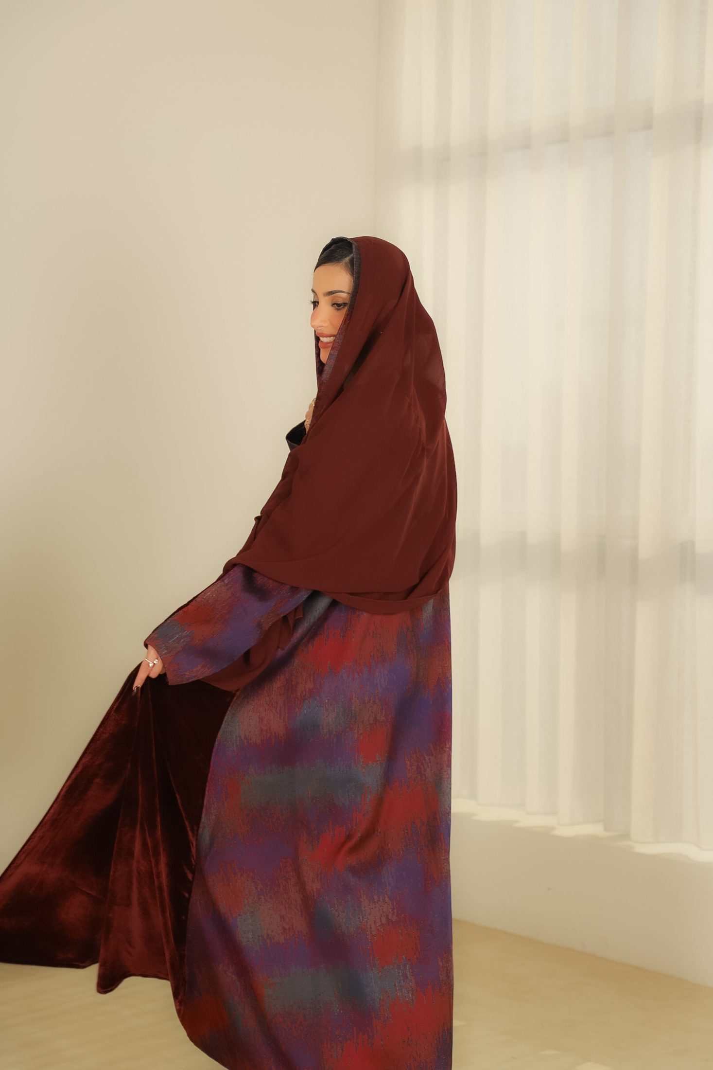 MW1759 - عباية مخمل من الامام والخلف جاكار - Aya