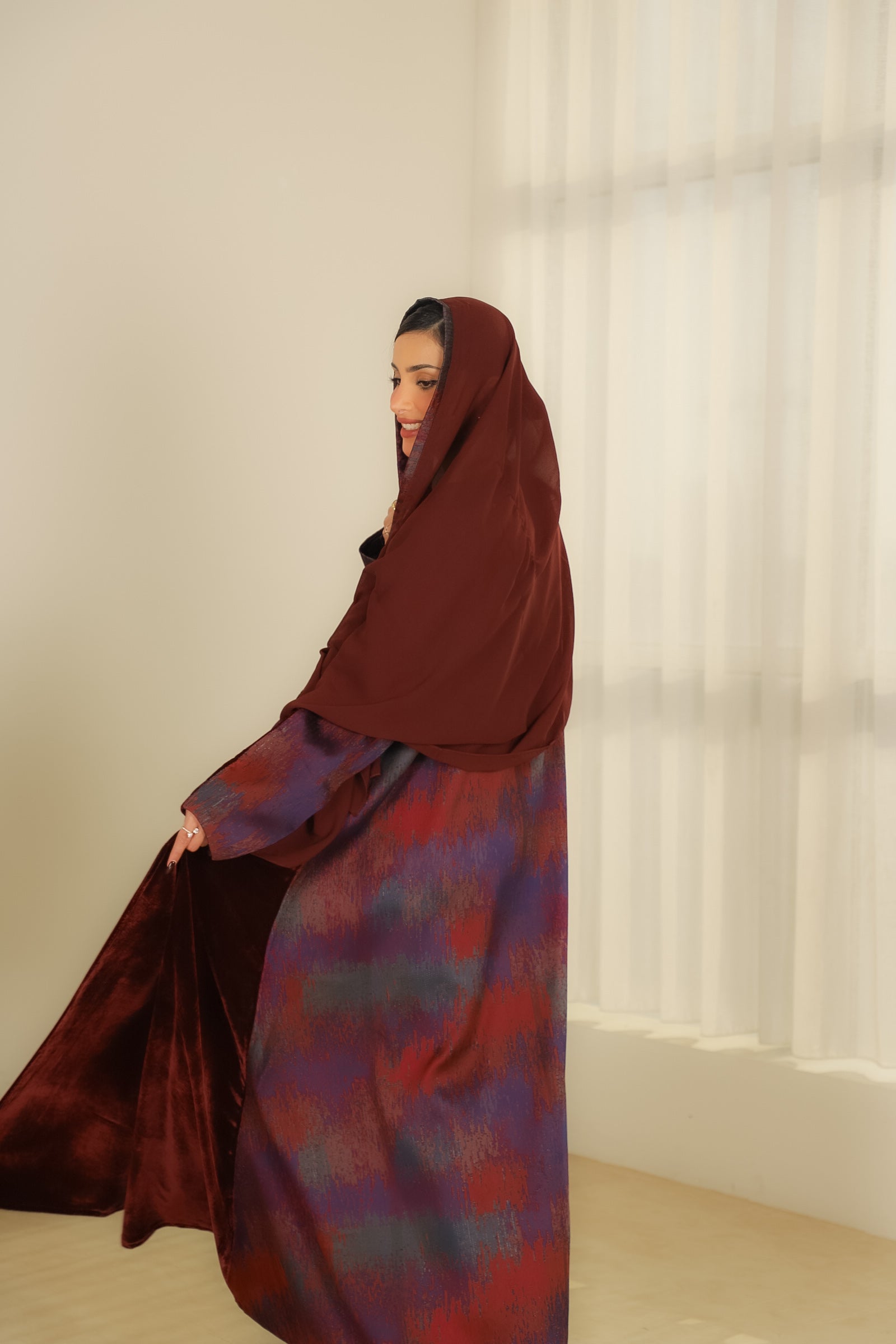 MW1759 - عباية مخمل من الامام والخلف جاكار - Aya