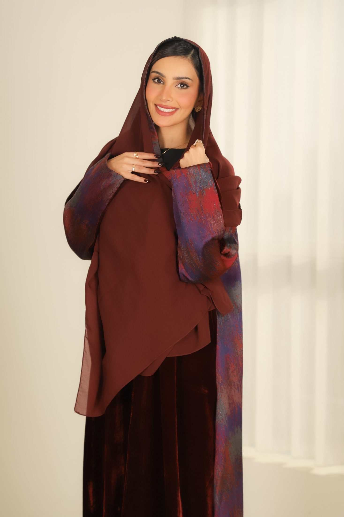 MW1759 - عباية مخمل من الامام والخلف جاكار - Aya