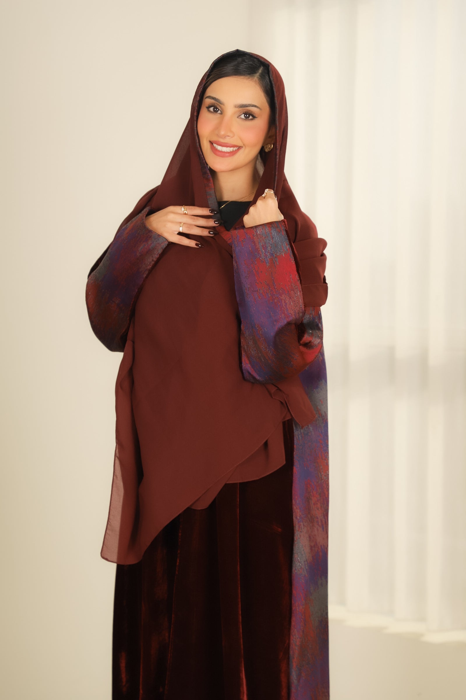 MW1759 - عباية مخمل من الامام والخلف جاكار - Aya