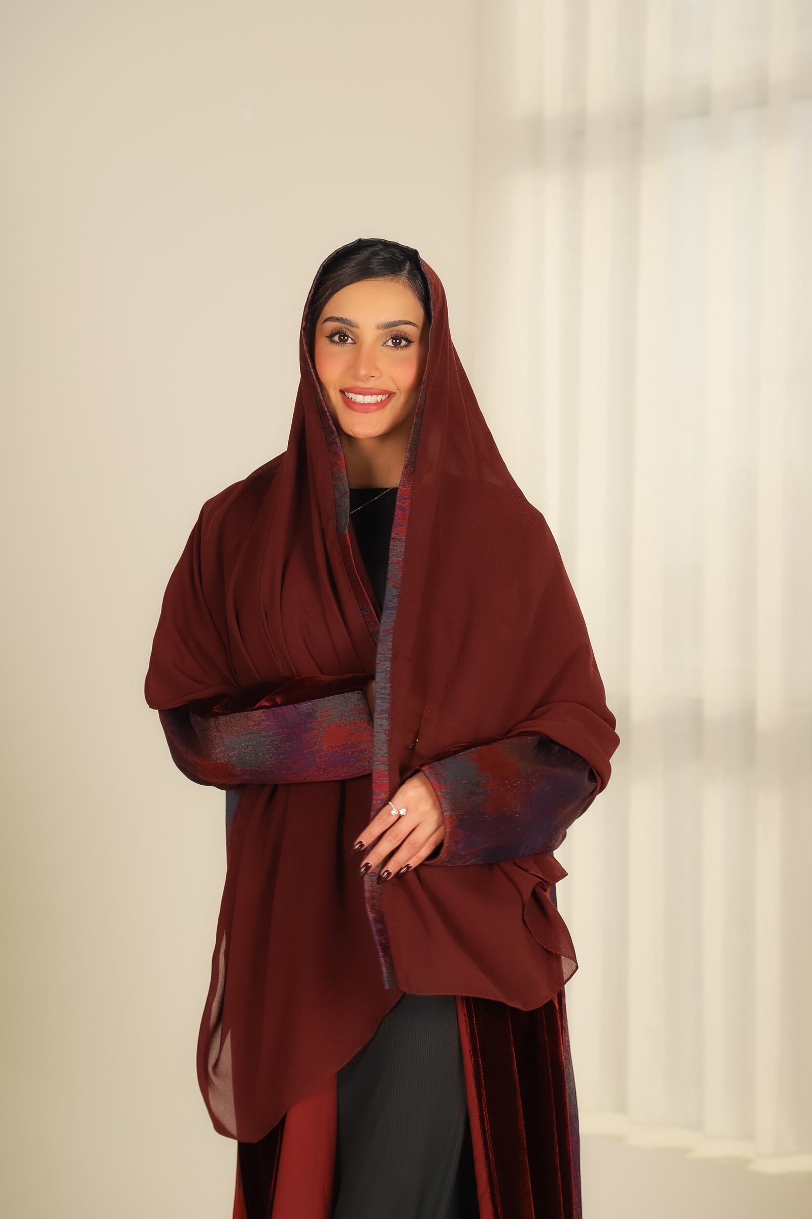 MW1759 - عباية مخمل من الامام والخلف جاكار - Aya