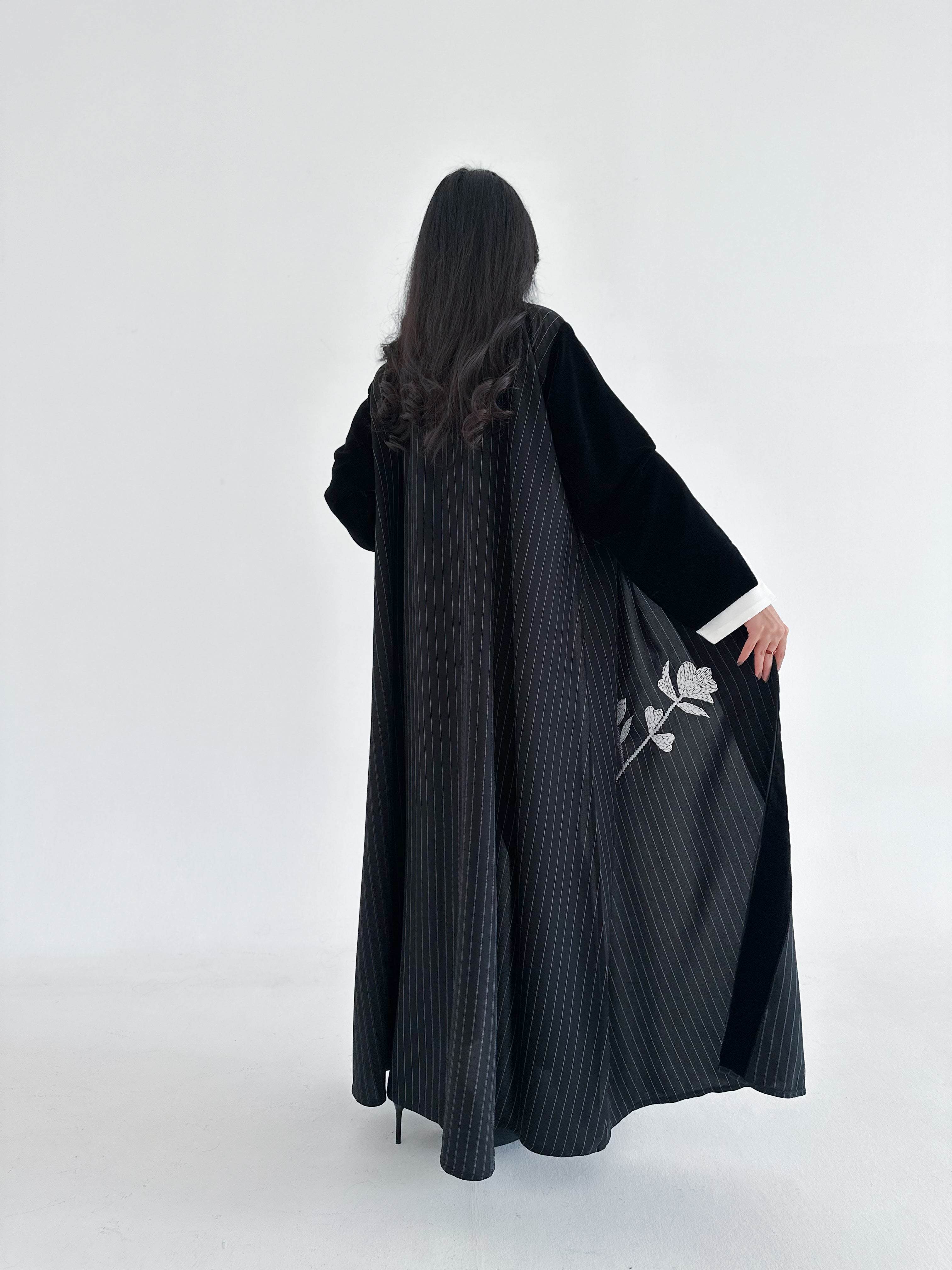 MW965 - Crepe with velvet, half-cloche