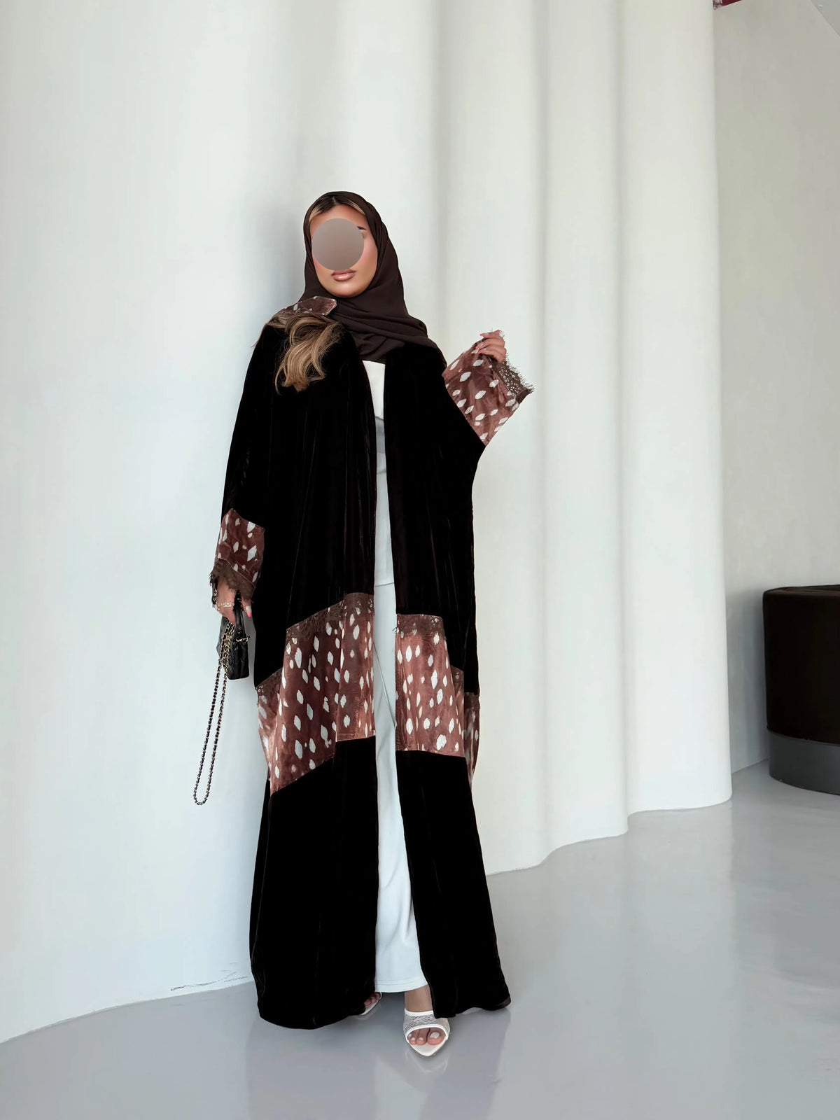 MWT5287 - عباية ترندي ناعمة تصمي الغزالة و دانتيل بني - Aya