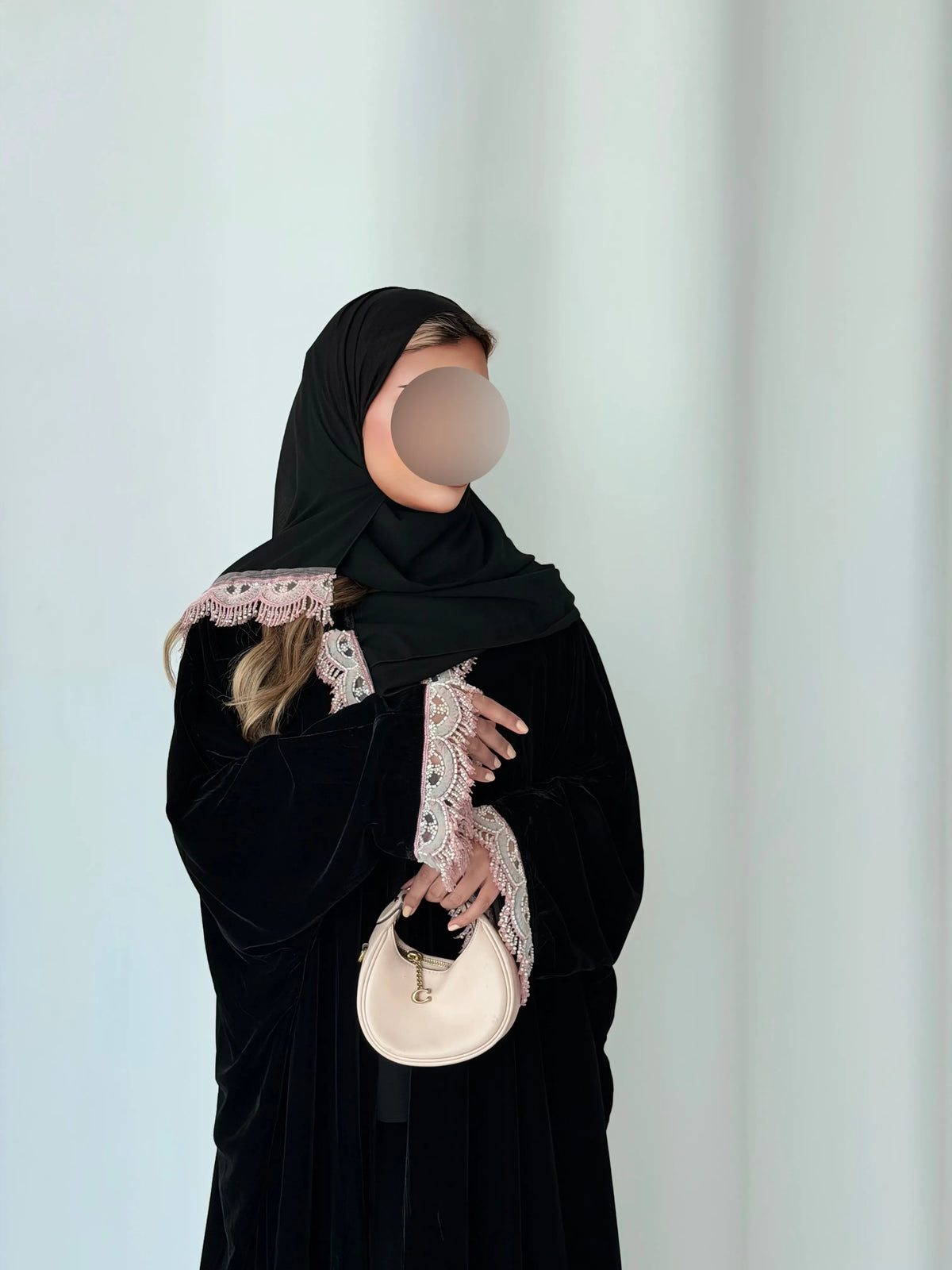 MWT5262 - مخمل اسود بتفاصيل آنوثية ناعمة و كمية محدودة - Aya