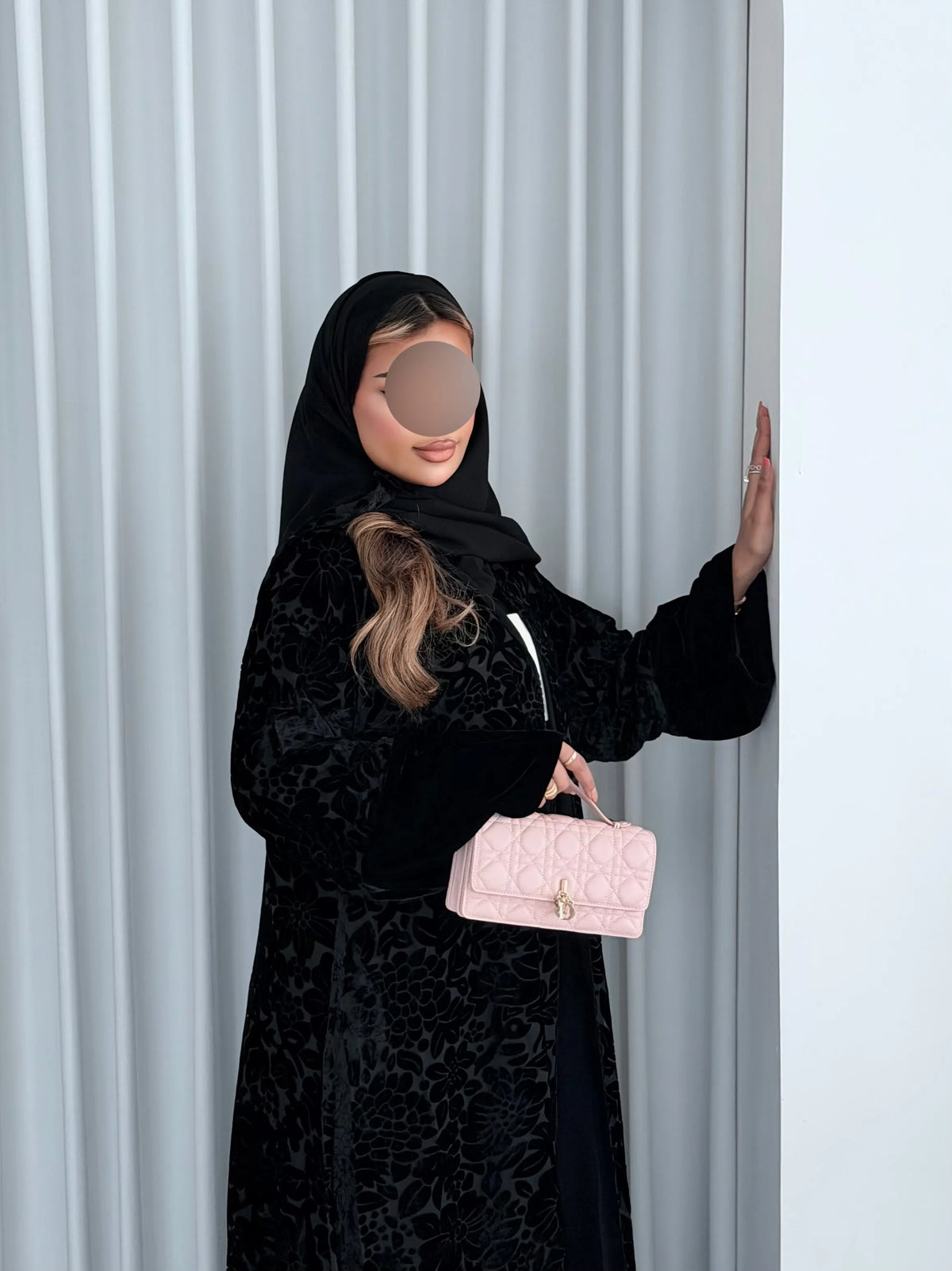 MWT5289 -عباية اسود شتوية مع شيفون ورد عباية أنيقة لكل يوم - Aya