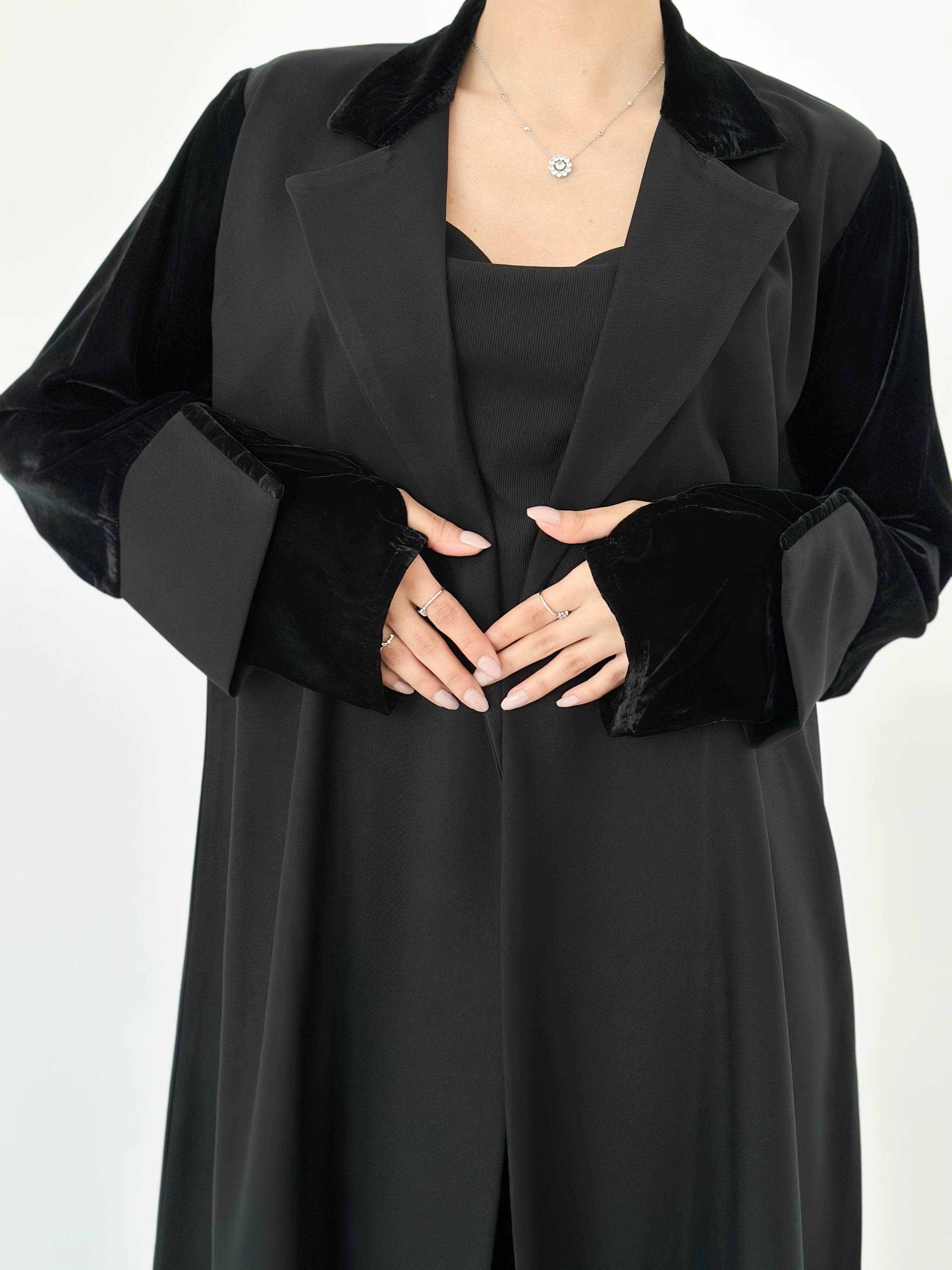 MW645 - Light Crepe Standing with Jacquard Half-Cloche