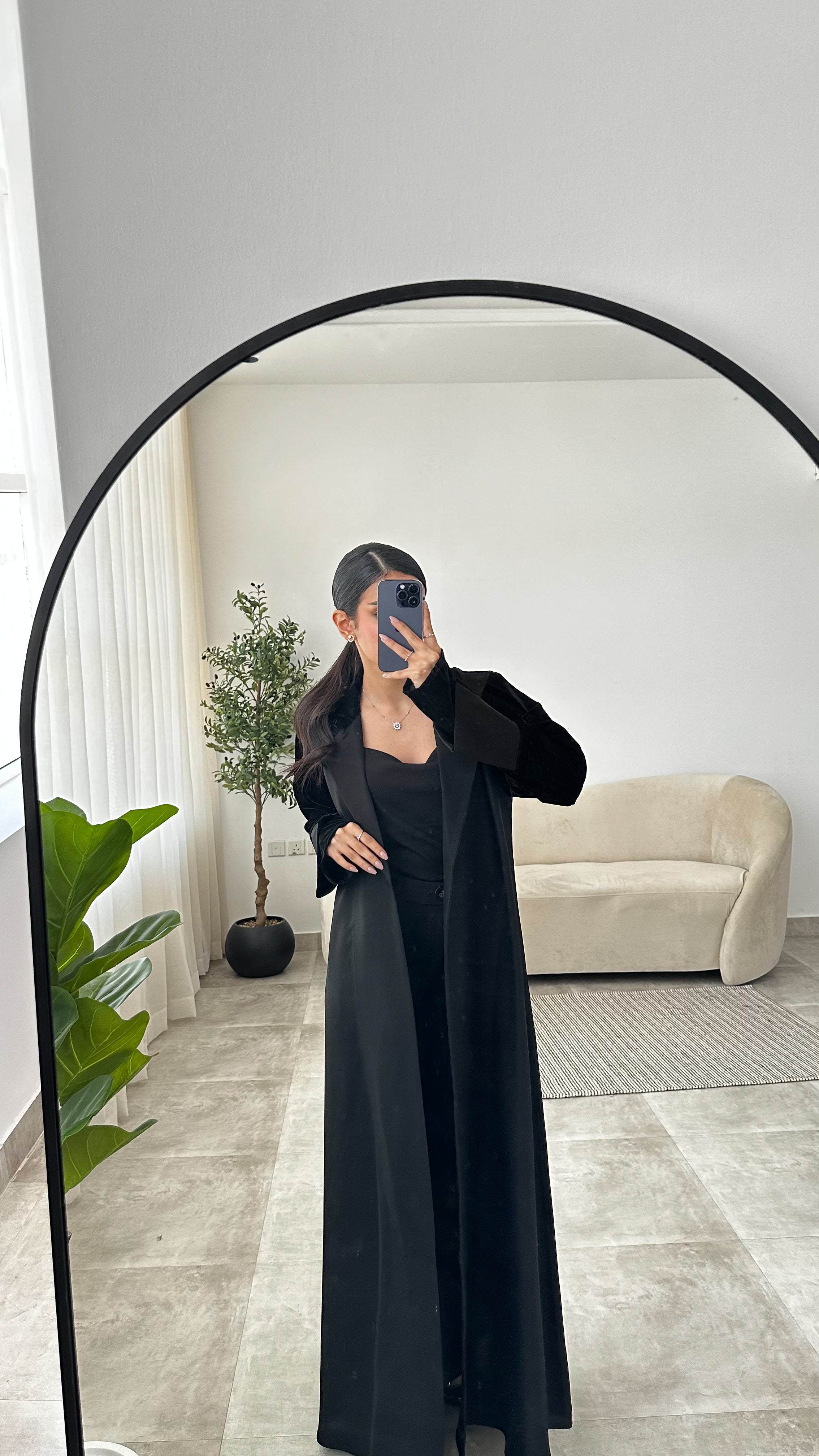 MW645 - Light Crepe Standing with Jacquard Half-Cloche