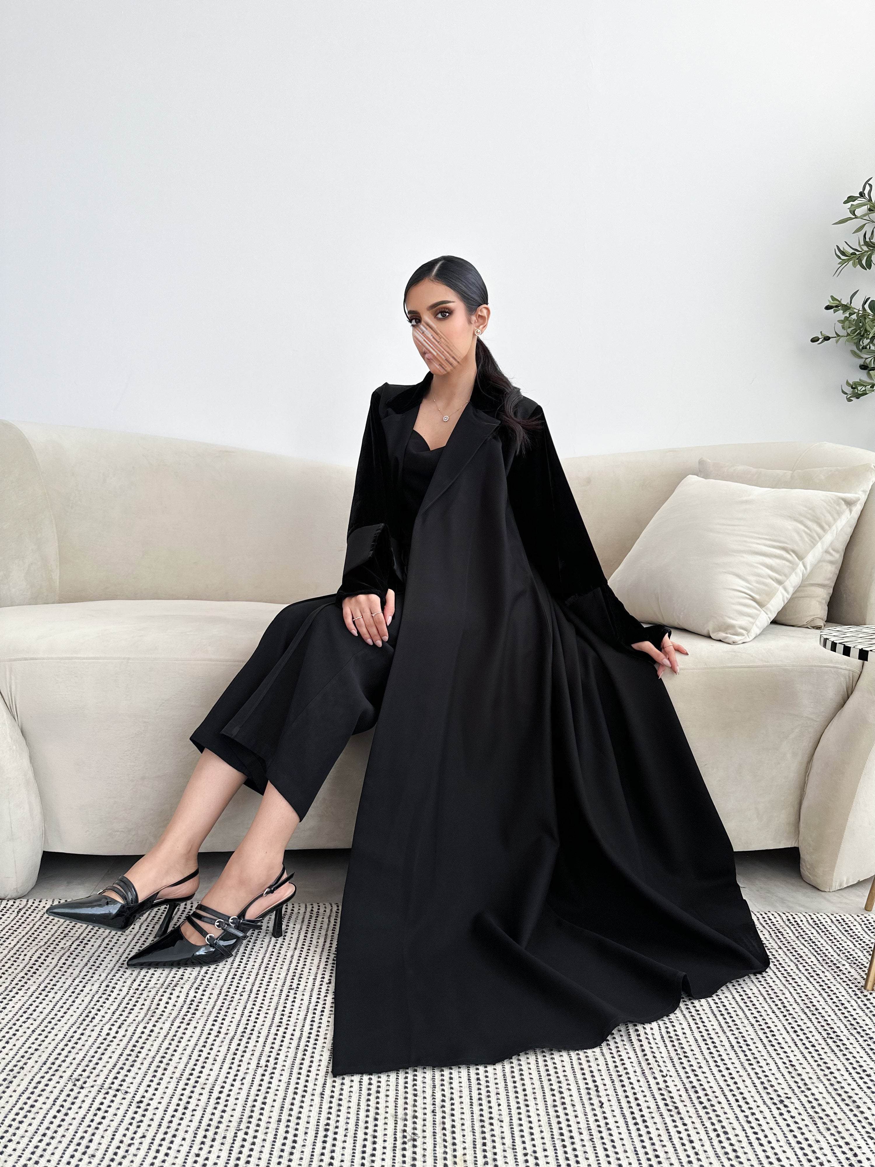 MW645 - Light Crepe Standing with Jacquard Half-Cloche