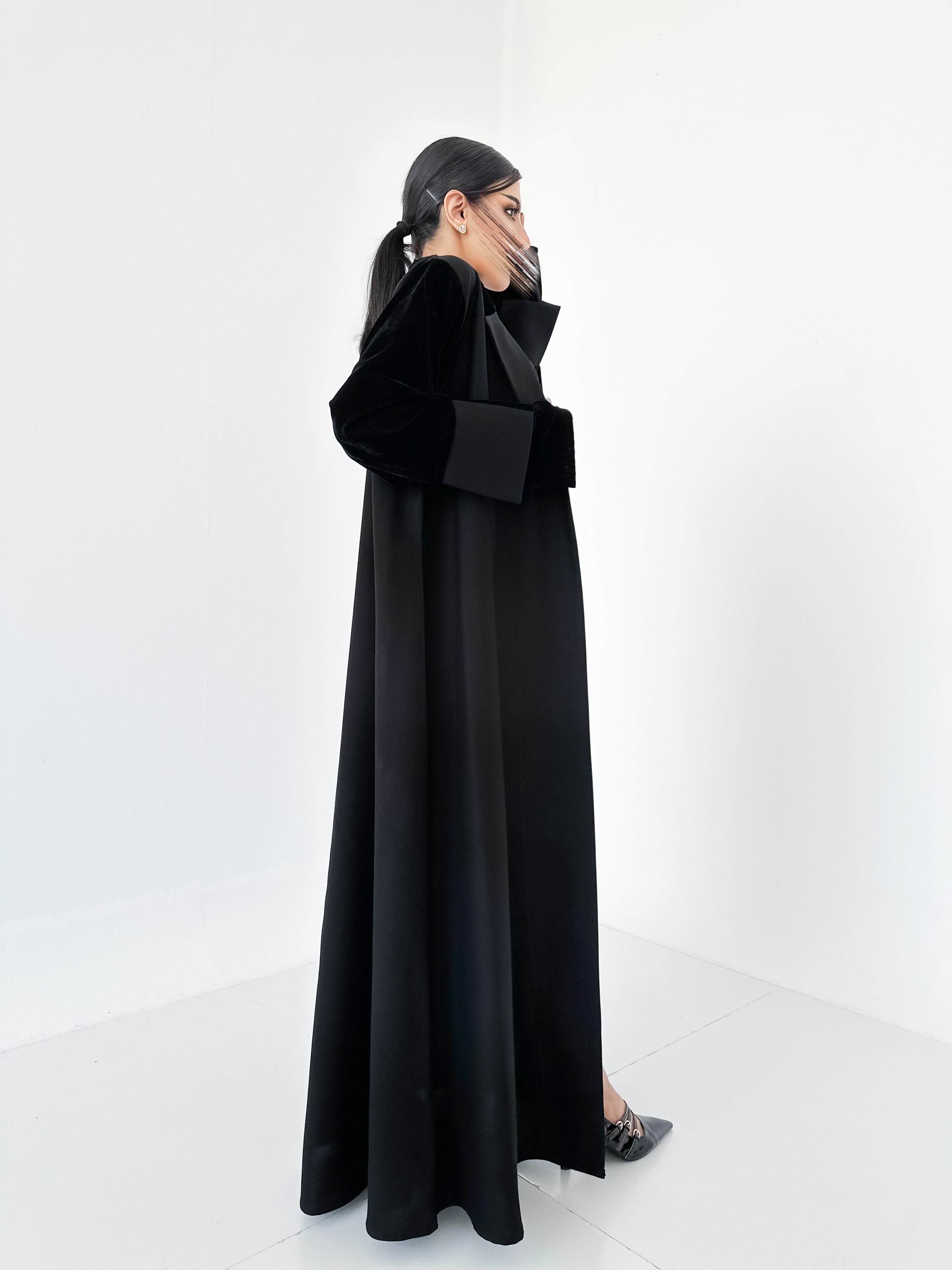 MW645 - Light Crepe Standing with Jacquard Half-Cloche