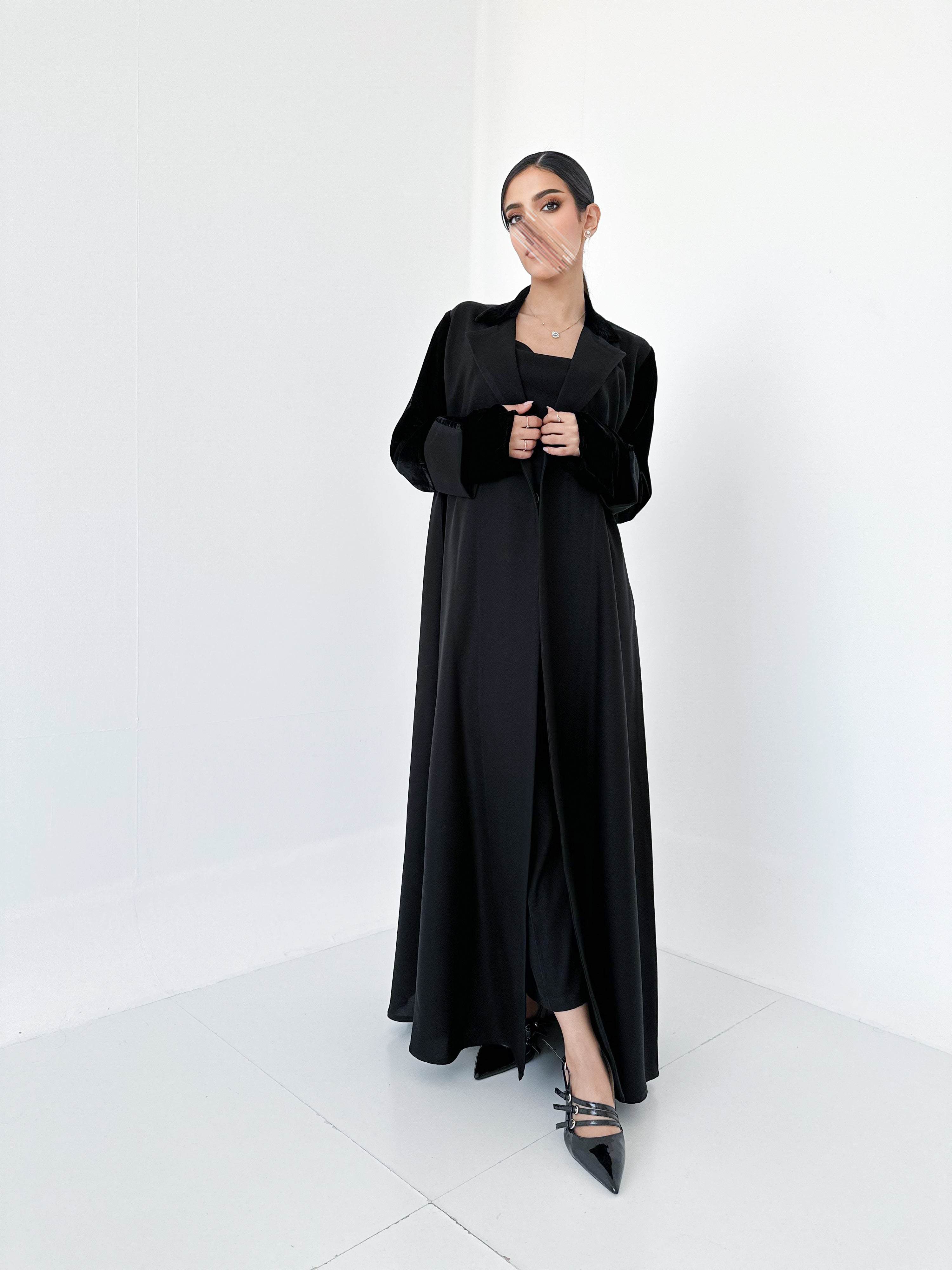 MW645 - Light Crepe Standing with Jacquard Half-Cloche