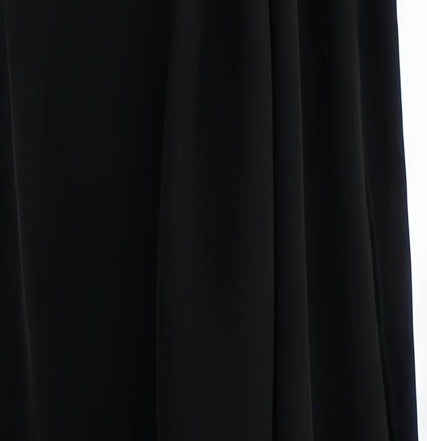 MWO002 - عباية بكسرات واسعة وجيب مخفي في الصدر