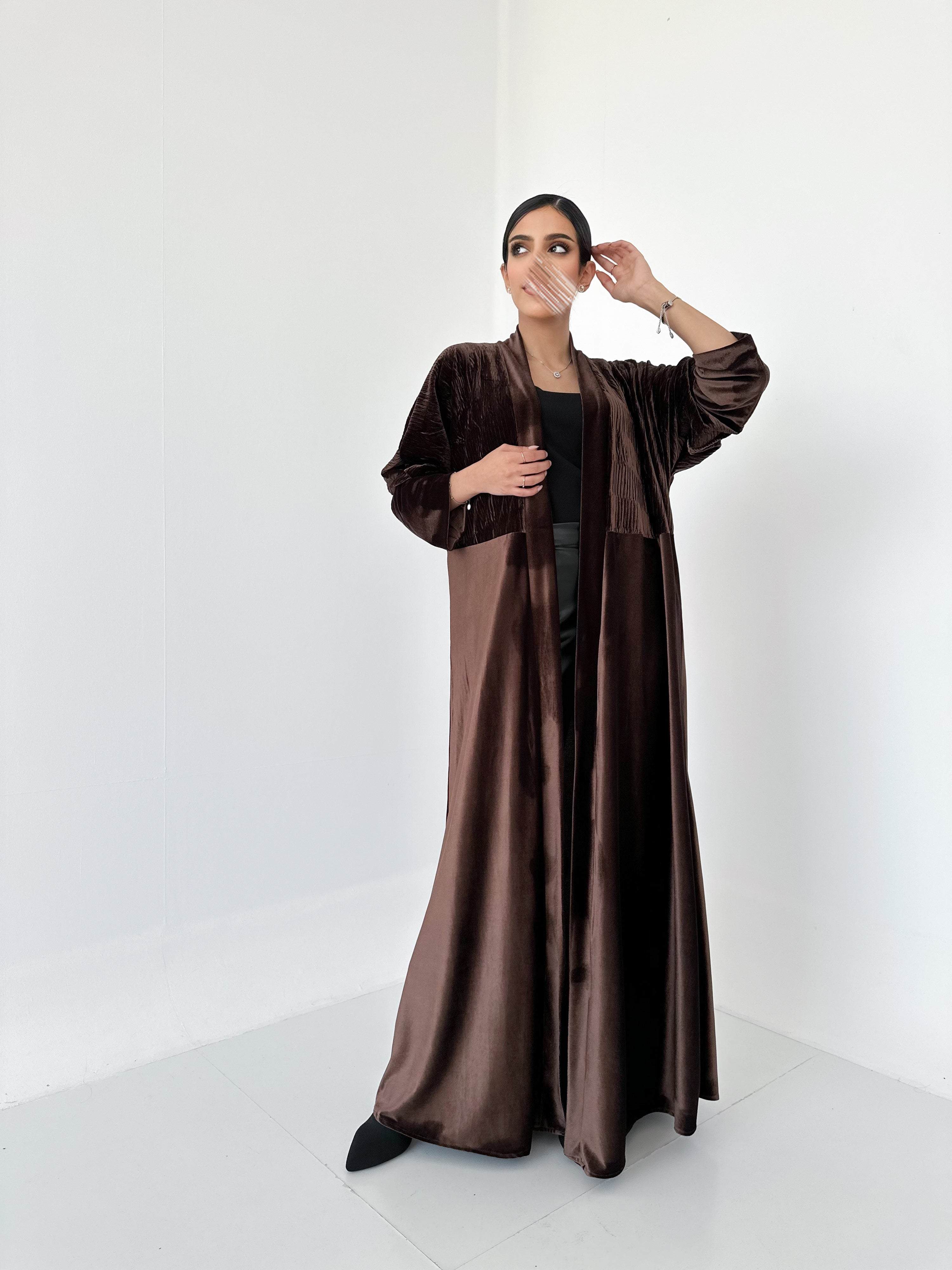 MW645 - Light Crepe Standing with Jacquard Half-Cloche