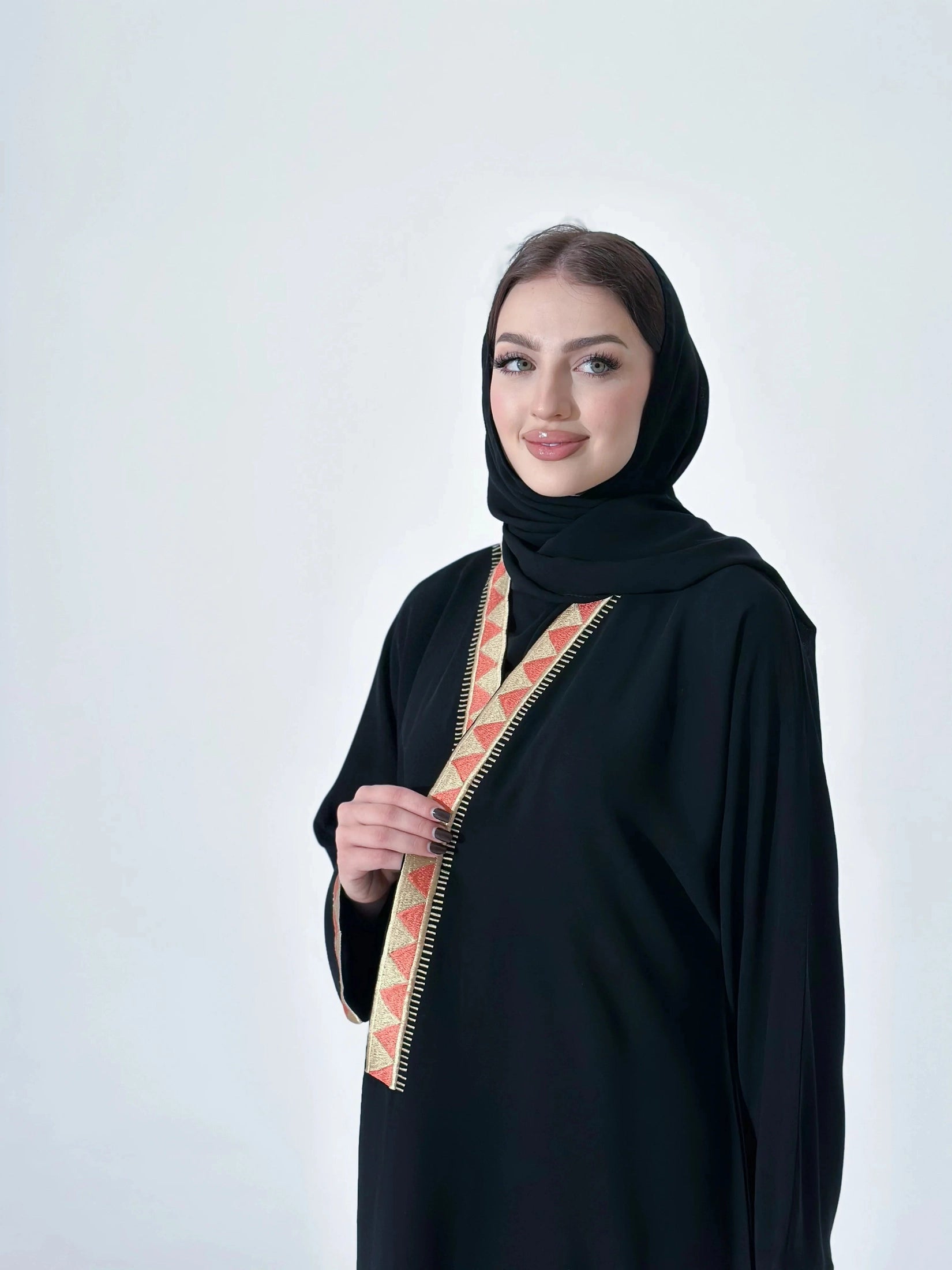 MW1256 - الف ليلة وليلة  تطريز يدوي ربع كلوش اسود - Aya