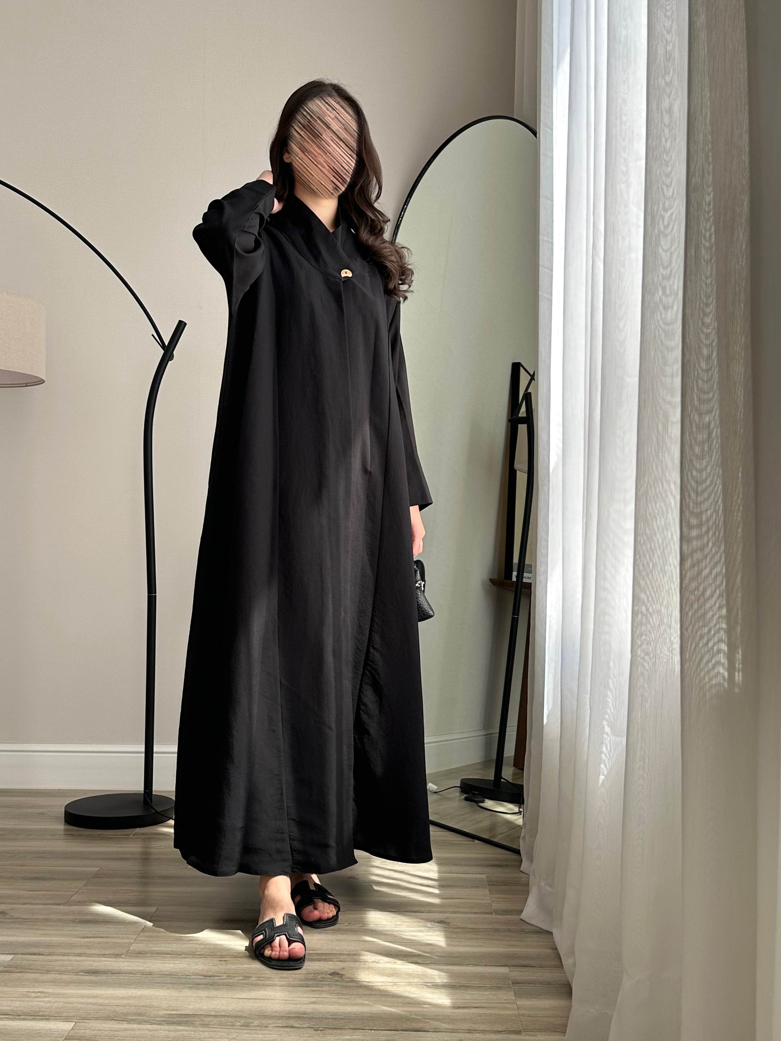 MW645 - Light Crepe Standing with Jacquard Half-Cloche