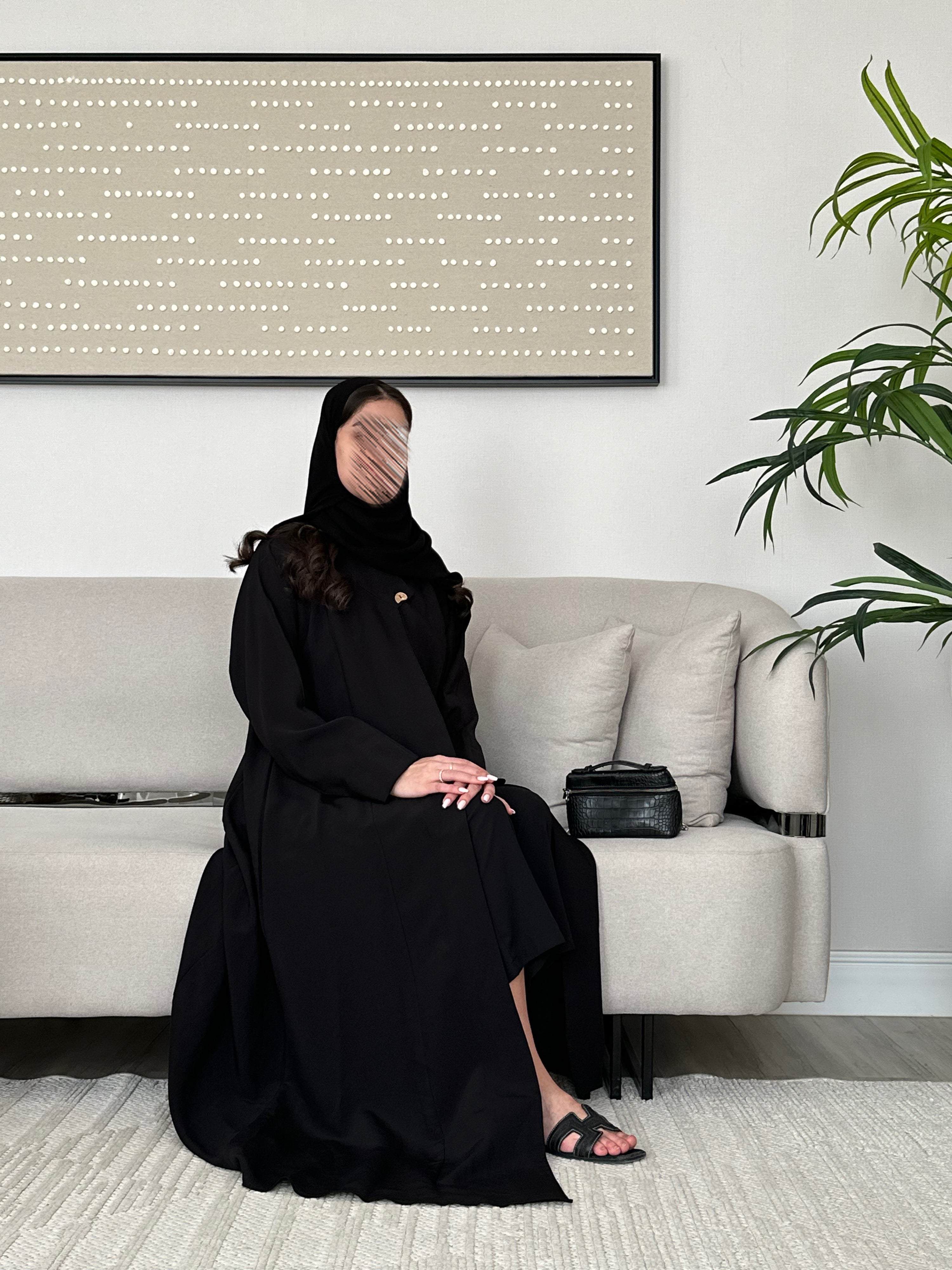 MW645 - Light Crepe Standing with Jacquard Half-Cloche